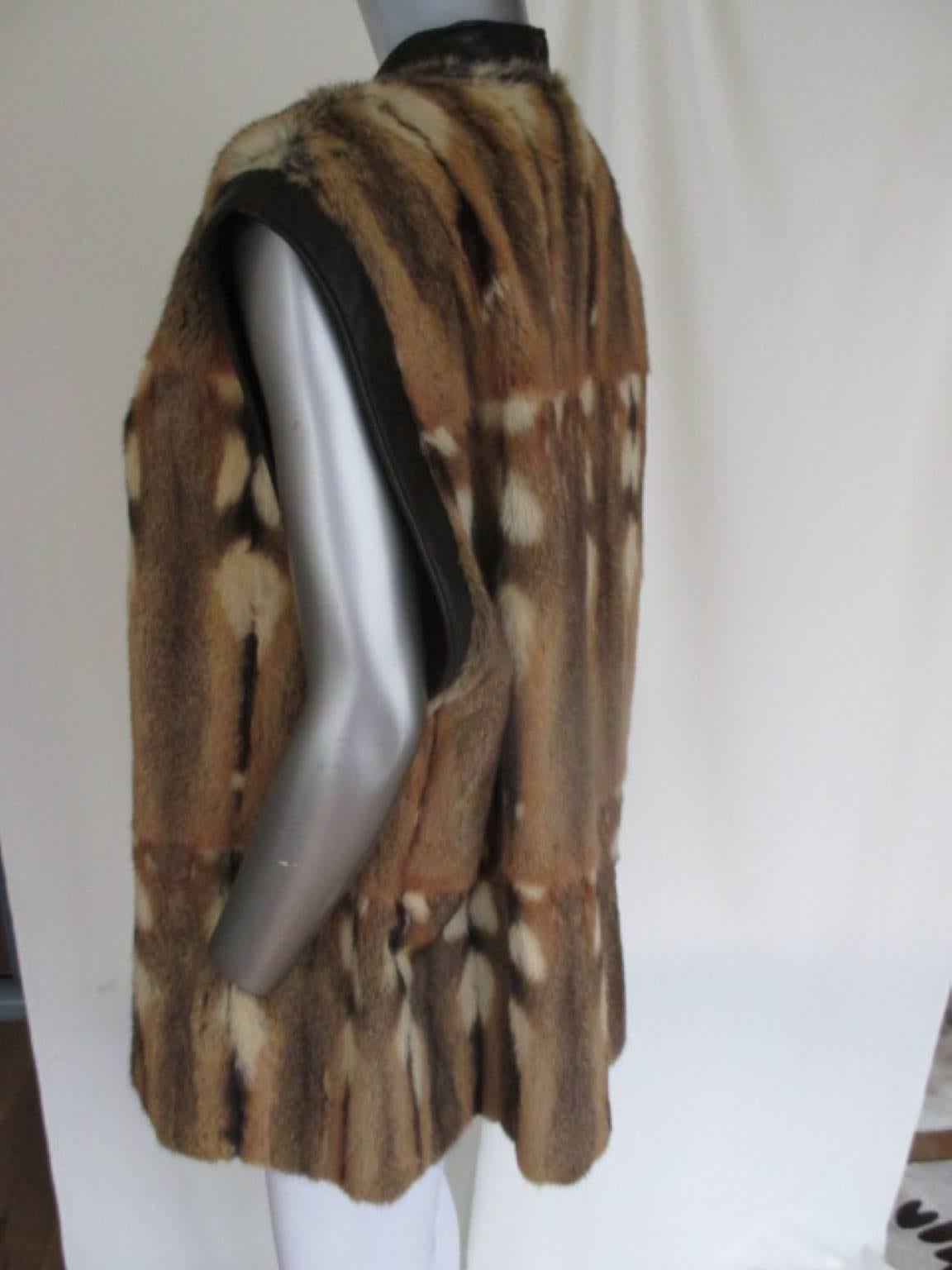 We offer more fur items, view our frontstore

This vintage vest is made of fur, trimmed with brown leather and has 2 pockets.
Its from pelzhaus Braun, Bayreuth- Germany
In good vintage condition
size fits like a medium

Please note that vintage