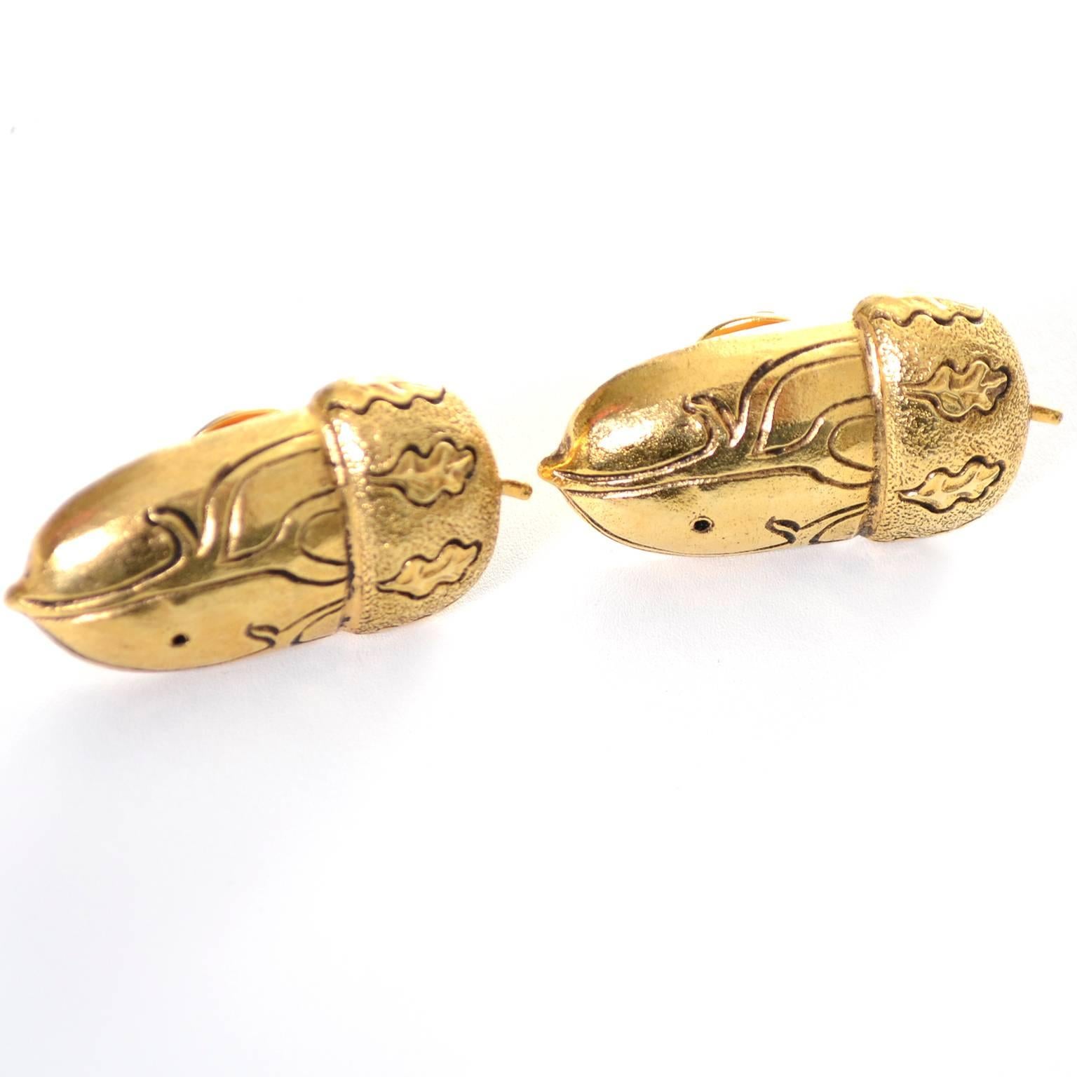 This is a rare, beautiful pair of signed Isabel Canovas acorn pins from the 1980s.  The pins measure 1 and 1/4 inches by 3/4 inches and are beautifully etched with fine details.