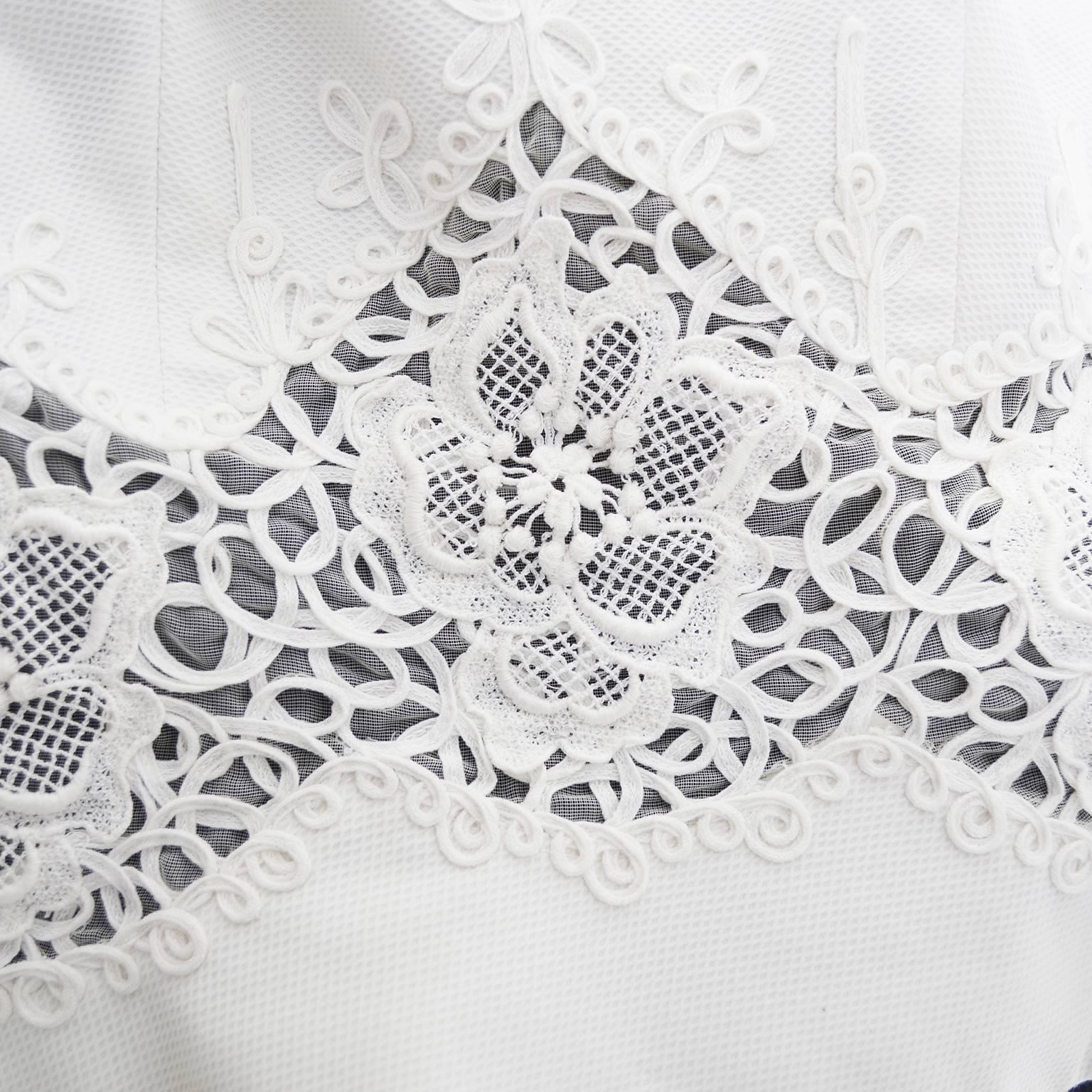 Weißes Piqué-Vintage-Kleid, 2-tlg., Spitze, Mesh, Peek a Boo, Schößchen, Mieder XS im Angebot 2