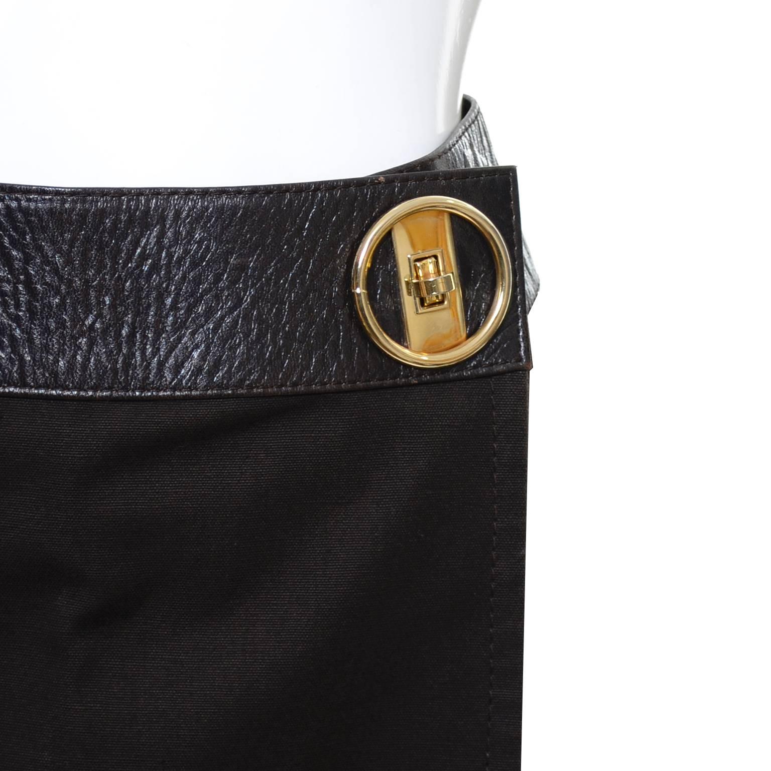 Noir Jupe Céline vintage marron avec ceinture en cuir et boucle dorée ( années 1970) en vente