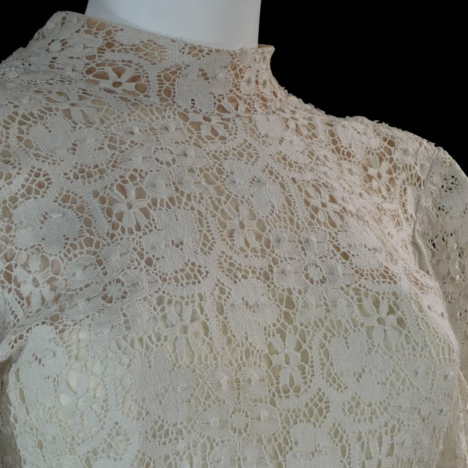 Victorian Antique Crochet Lace Vintage Dress w/ High Collar Wedding Gown Size 2 In Excellent Condition For Sale In Portland, OR