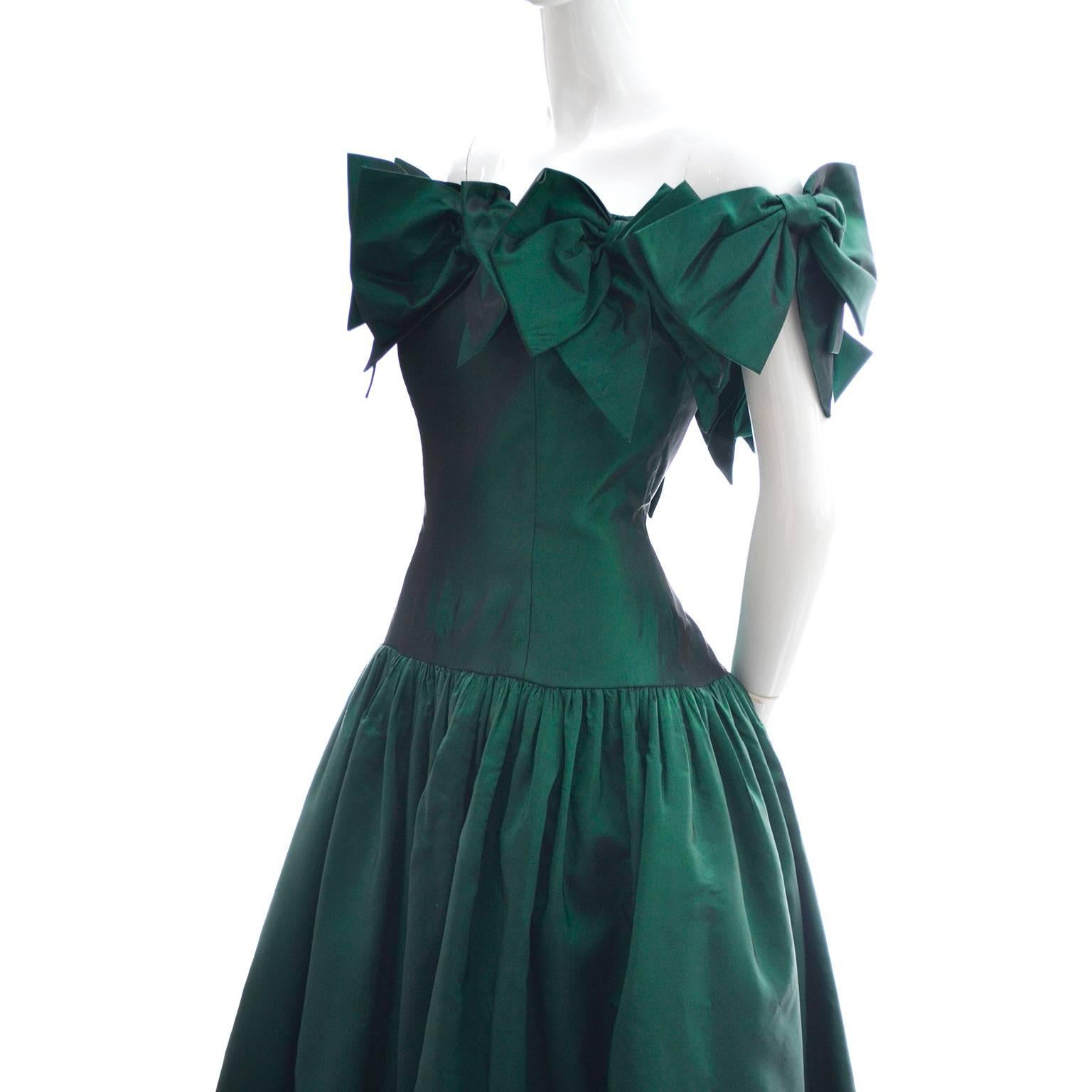 Black Victor Costa 1980s Vintage Dress Iridescent Green Ballgown Evening Gown 6/8