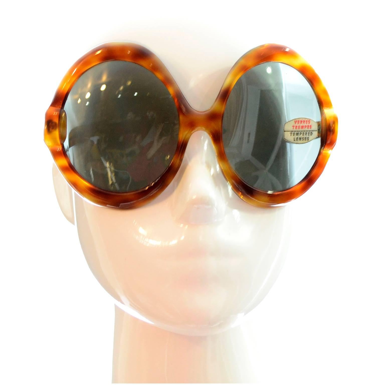 This is a pair of new but vintage Bug Eye dead stock sunglasses in tortoise pattern that were made in France in the 1960's.  These iconic 60's glasses have tempered glass ( verres trempes ) and are in excellent condition.  You can wear them as