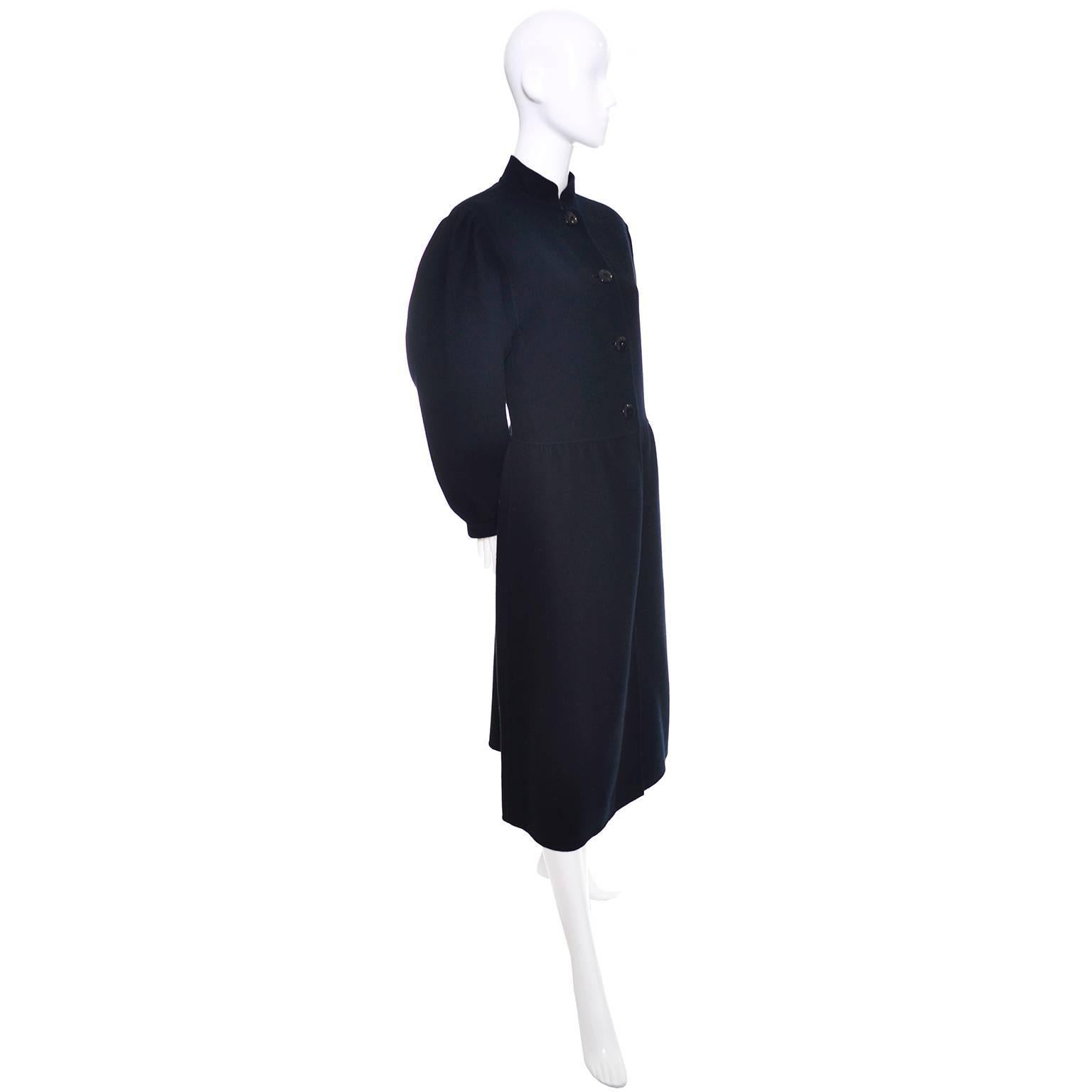 Noir Salvatore Ferragamo - Robe manteau ou manteau en laine noire vintage, taille 10, années 1980 en vente