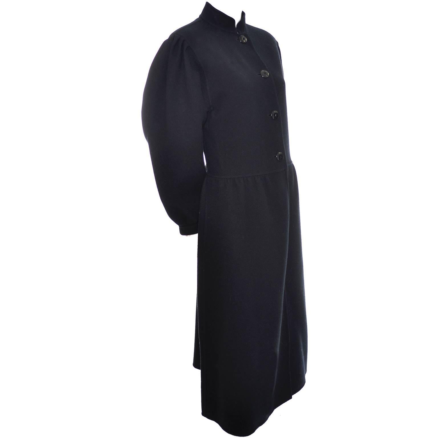 1980er Salvatore Ferragamo Vintage Schwarzer Wollmantel oder Mantel Kleid Italien 10 im Angebot 1