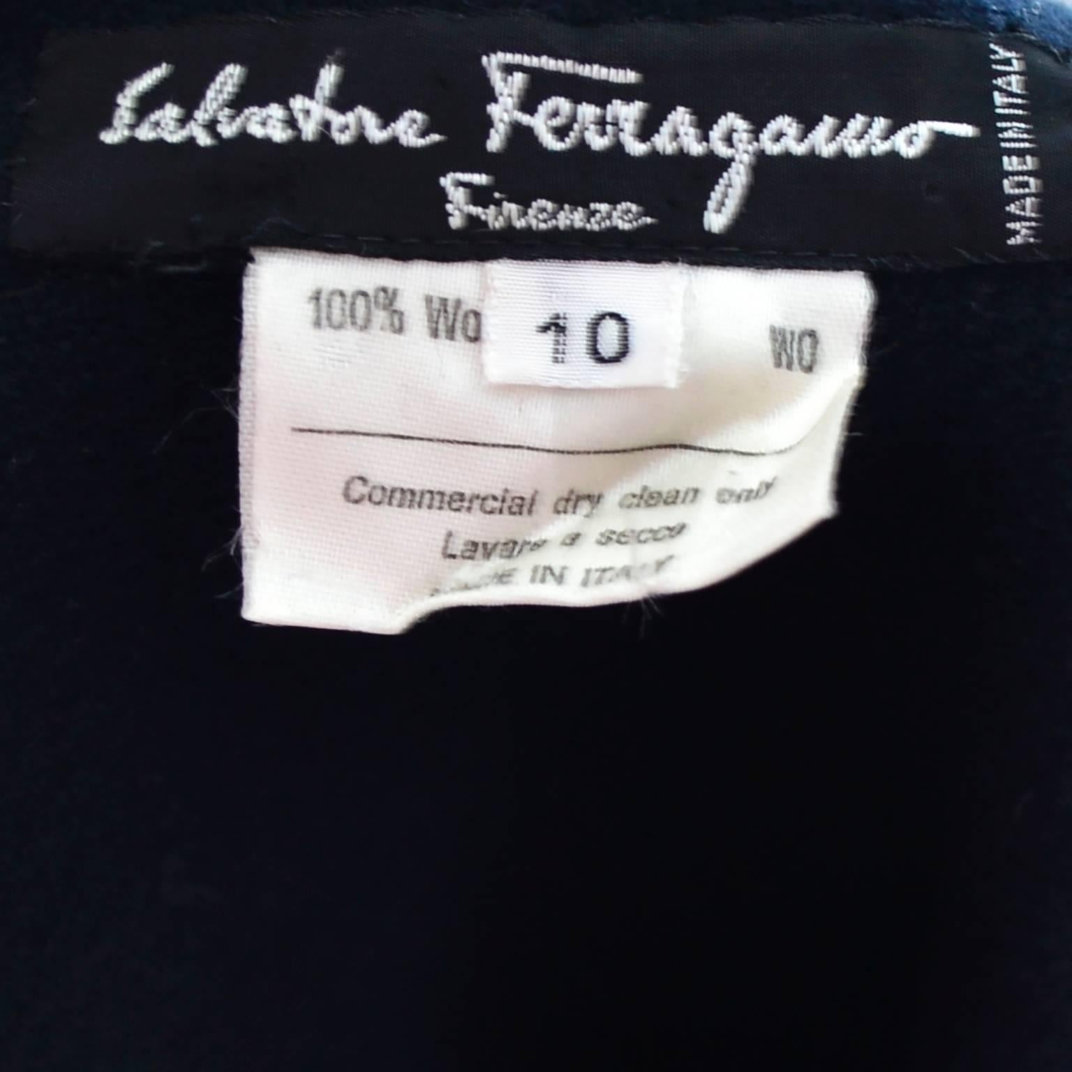 Salvatore Ferragamo - Robe manteau ou manteau en laine noire vintage, taille 10, années 1980 en vente 2