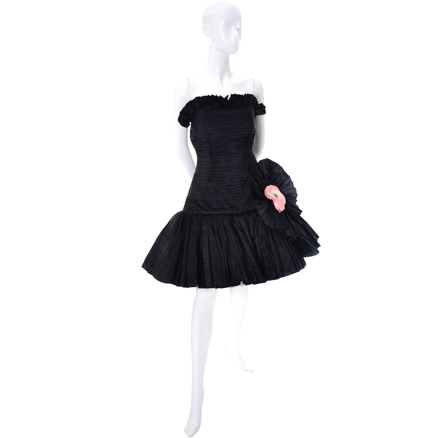 This is a stunning black vintage dress from Oscar de la Renta from the 1980's.  The dress is strapless and beautifully pleated horizontally with a back zipper. The dress is labeled a size 10 but please use the measurements I've included for the best