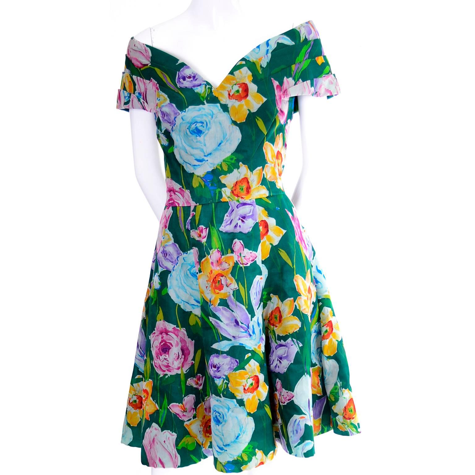 Arnold Scaasi Vintage schulterfreies Kleid aus geblümtem Organza über grüner Seide  (Grau) im Angebot