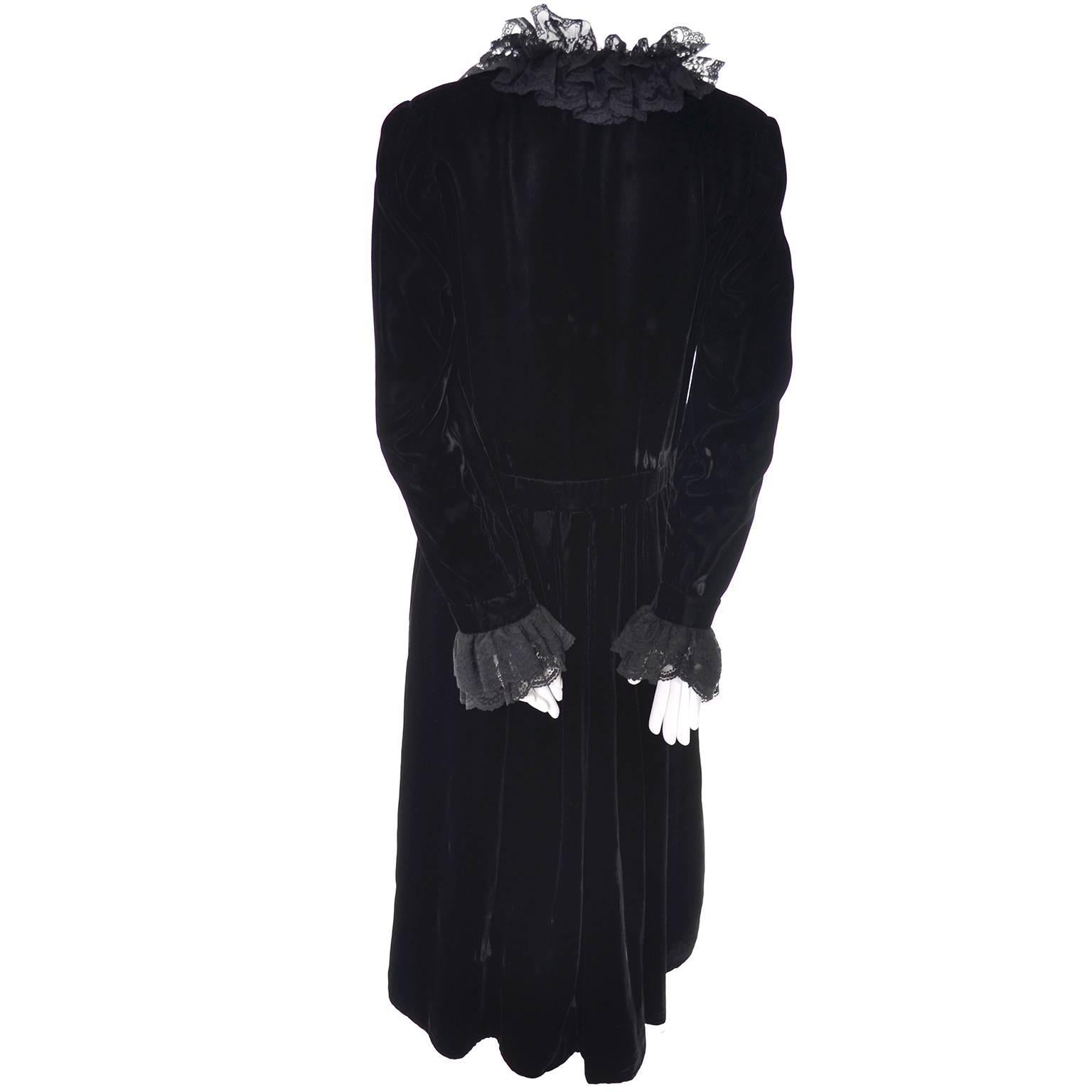 Albert Nipon Vintage Velvet noir Robe en dentelle 1970 Victorian Renaissance Ruffles en vente 3