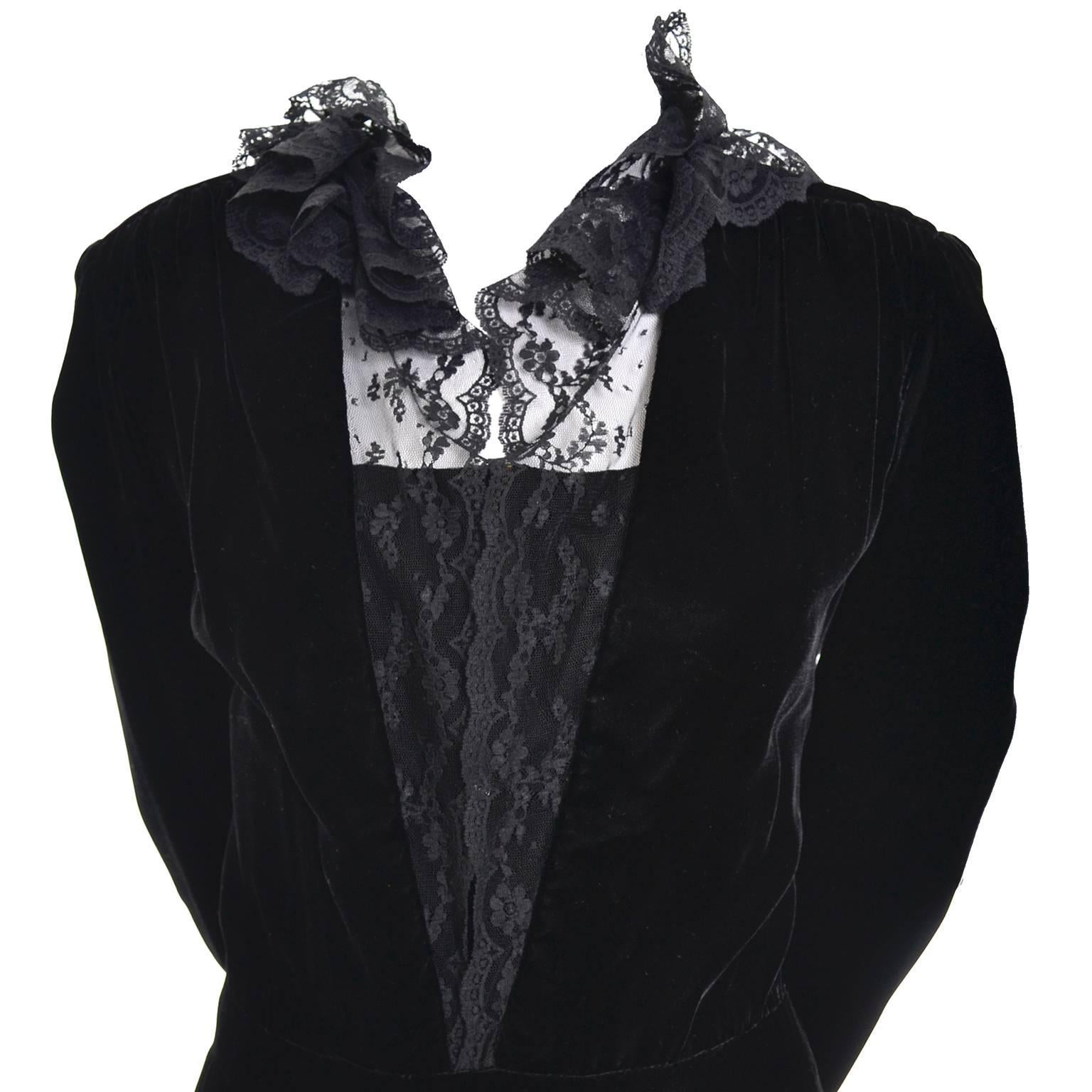 Noir Albert Nipon Vintage Velvet noir Robe en dentelle 1970 Victorian Renaissance Ruffles en vente