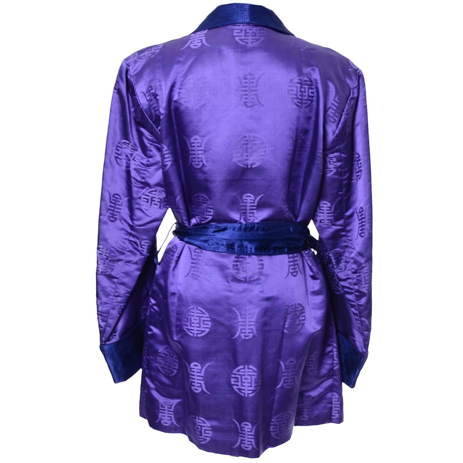 1930's Vintage Mens Smoking Jacket Shanghai China Deluxe Silk Satin Purple  In Excellent Condition In Portland, OR