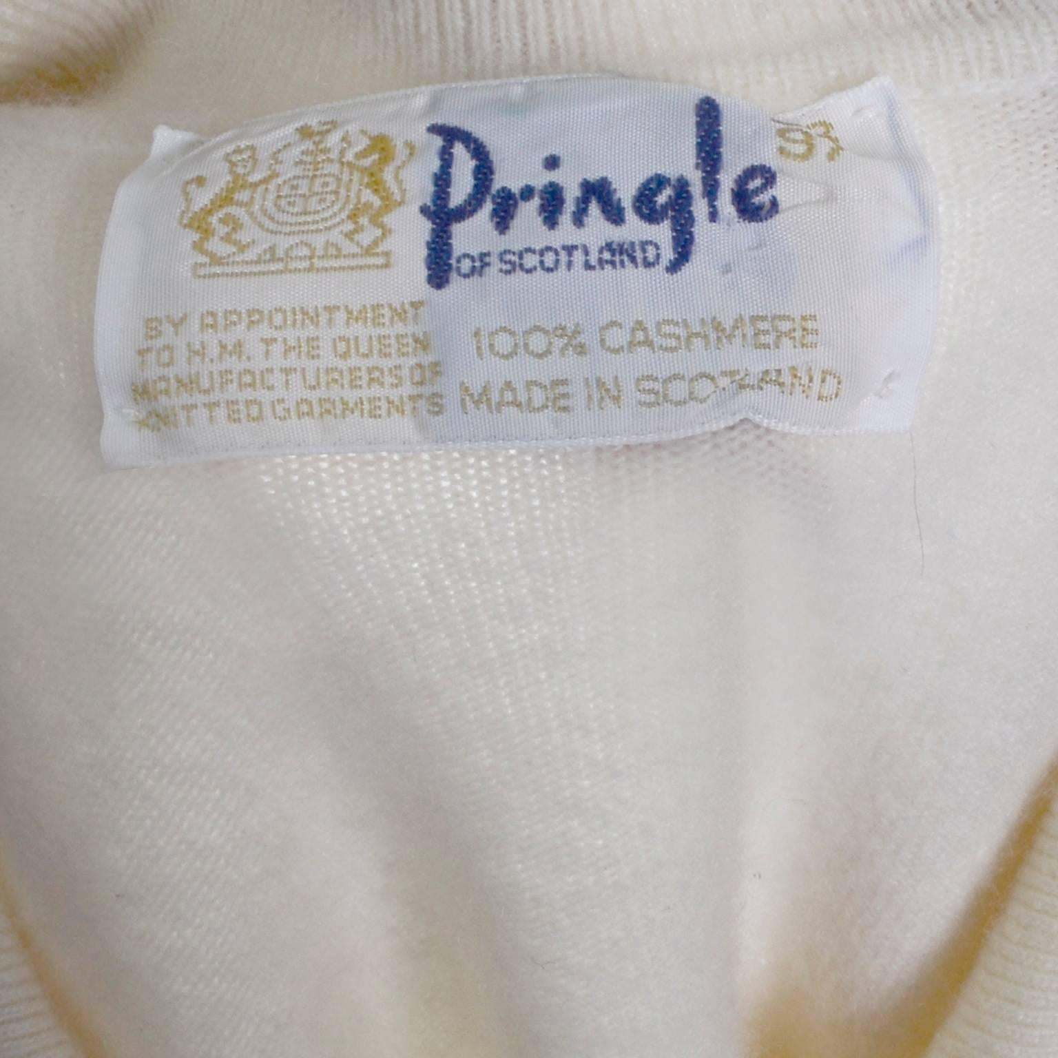 Winter White Pringle Scotland Vintage Cashmere Sweater Pink Ribbon Design 38 In Excellent Condition In Portland, OR