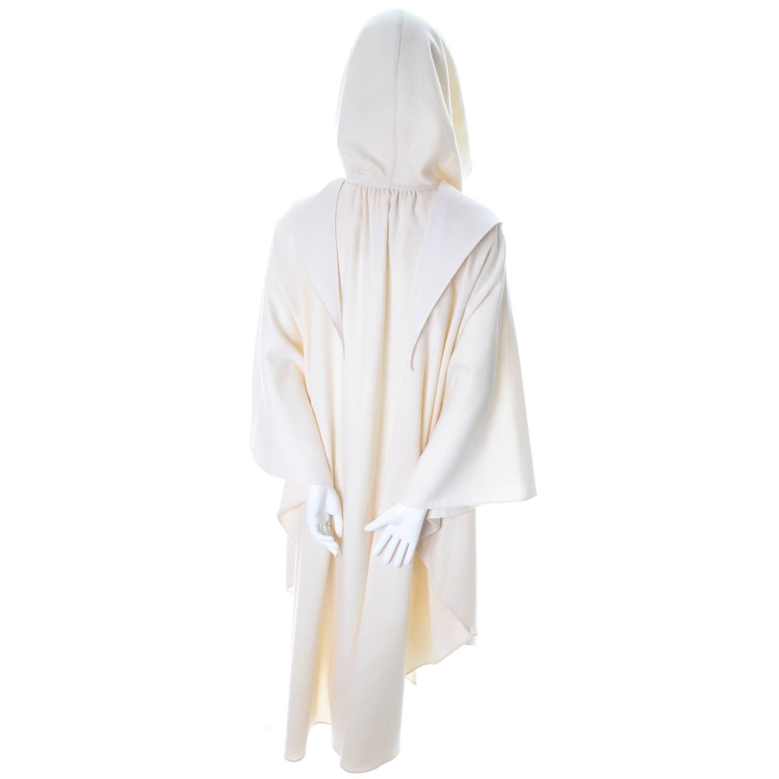 Winter White Wool Designer Yeohlee Hooded Cape Cloak One Size As New In Excellent Condition In Portland, OR