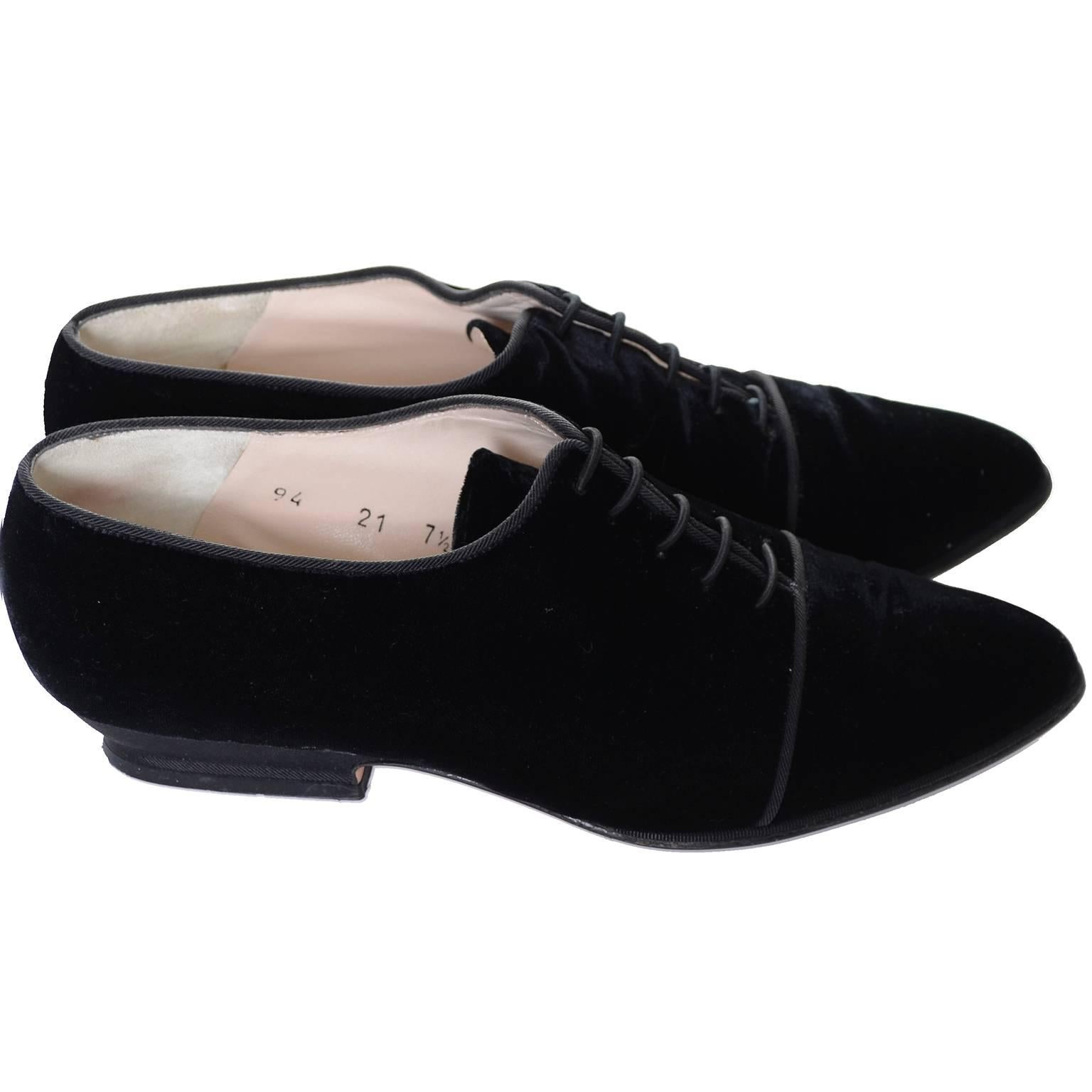 Vintage Escada Shoes Black Velvet Lace Up Pointed Toe 7.5 In Excellent Condition In Portland, OR