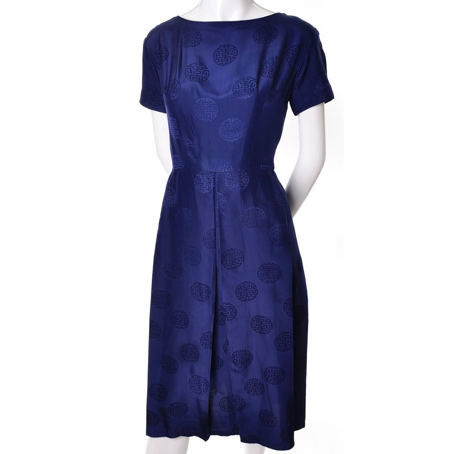 This is a lovely blue 100% silk dress with a tone-on-tone Asian moan print. This Dynasty 1960's dress has a boat neck and fabric buttons up the back. The full skirt has lovely pleats and this dress is in excellent condition. Made in Hong Kong
