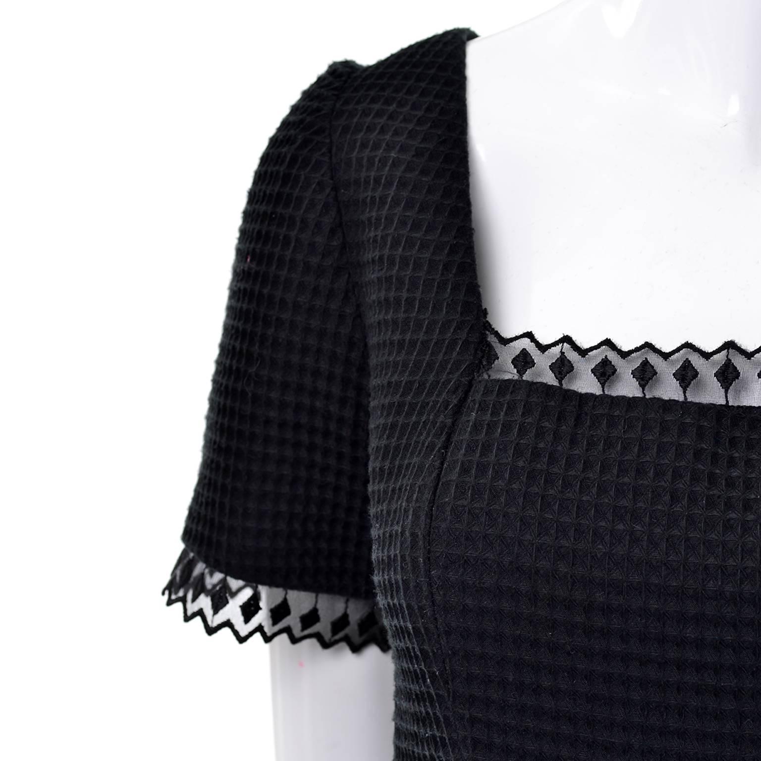 1980s Victor Costa Vintage Dress Lou Rose Montecito Black White Waffle Weave 8  In Excellent Condition In Portland, OR
