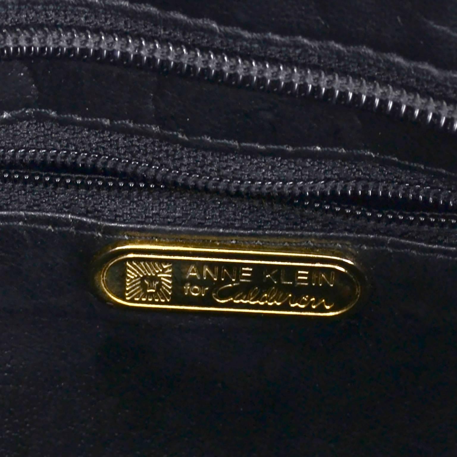 Anne Klein Vintage Black Leather Quilted Handbag Shoulder Bag Lion Logo In Excellent Condition In Portland, OR