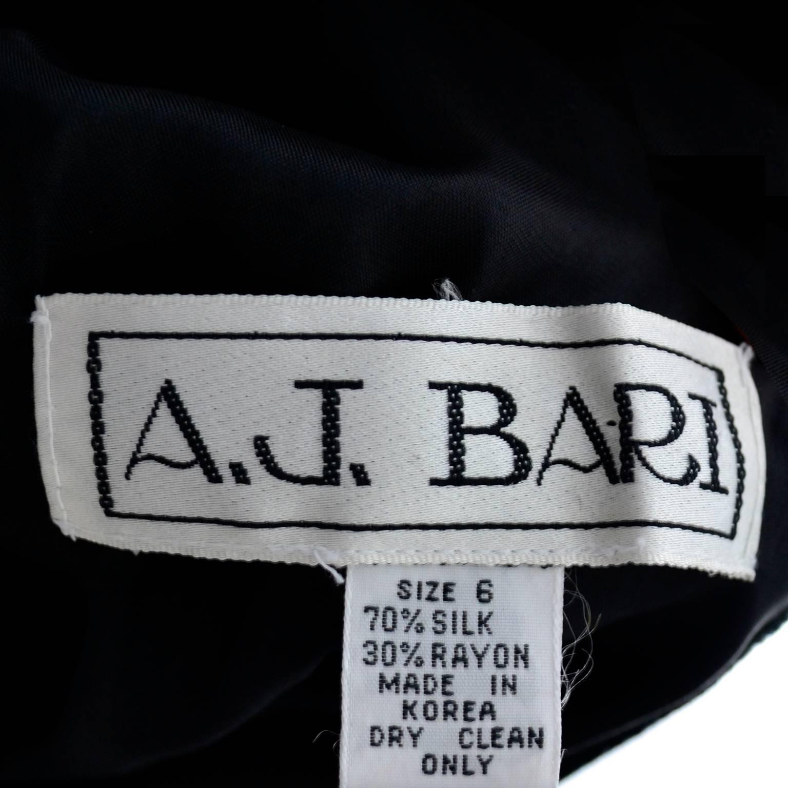 Robe vintage AJ Bari en velours de soie noir avec dos ouvert et ceinture et nœud bleu (années 1980) Pour femmes en vente