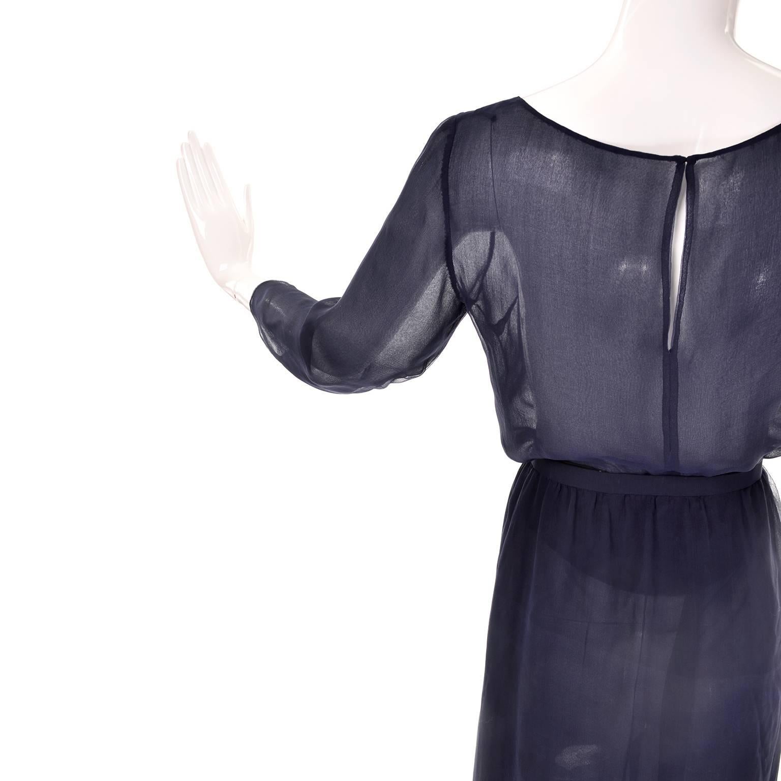 Robe haute couture vintage Christian Dior numérotée en mousseline de soie bleu marine XS en vente 1