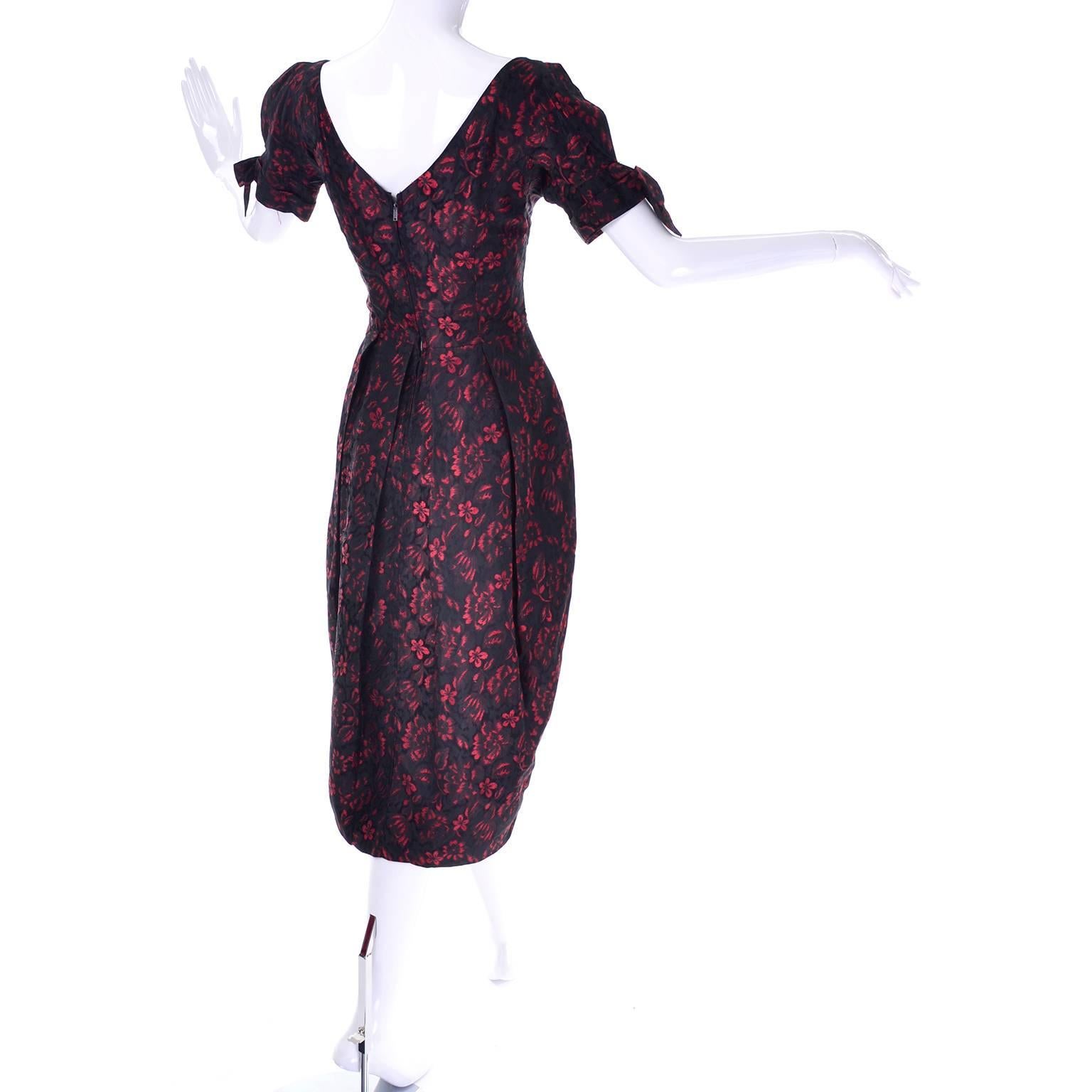 1950s Suzy Perette Red Brocade Floral Vintage Cocktail Dress Dramatic Sleeves 6 In Excellent Condition In Portland, OR