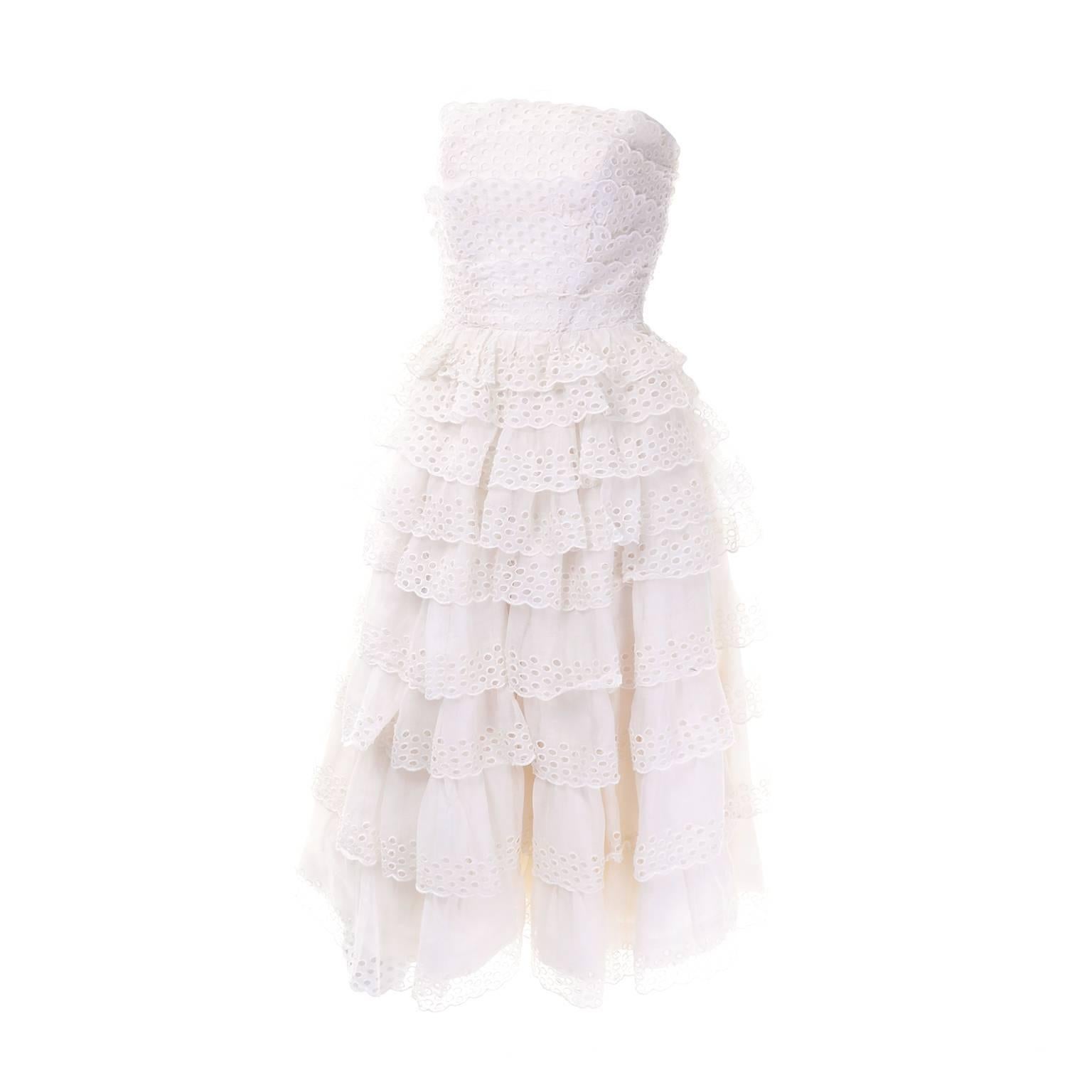 Weißes gerafftes trägerloses Vintage-Kleid von Suzy Perette mit Ösen 2/4 im Zustand „Hervorragend“ in Portland, OR
