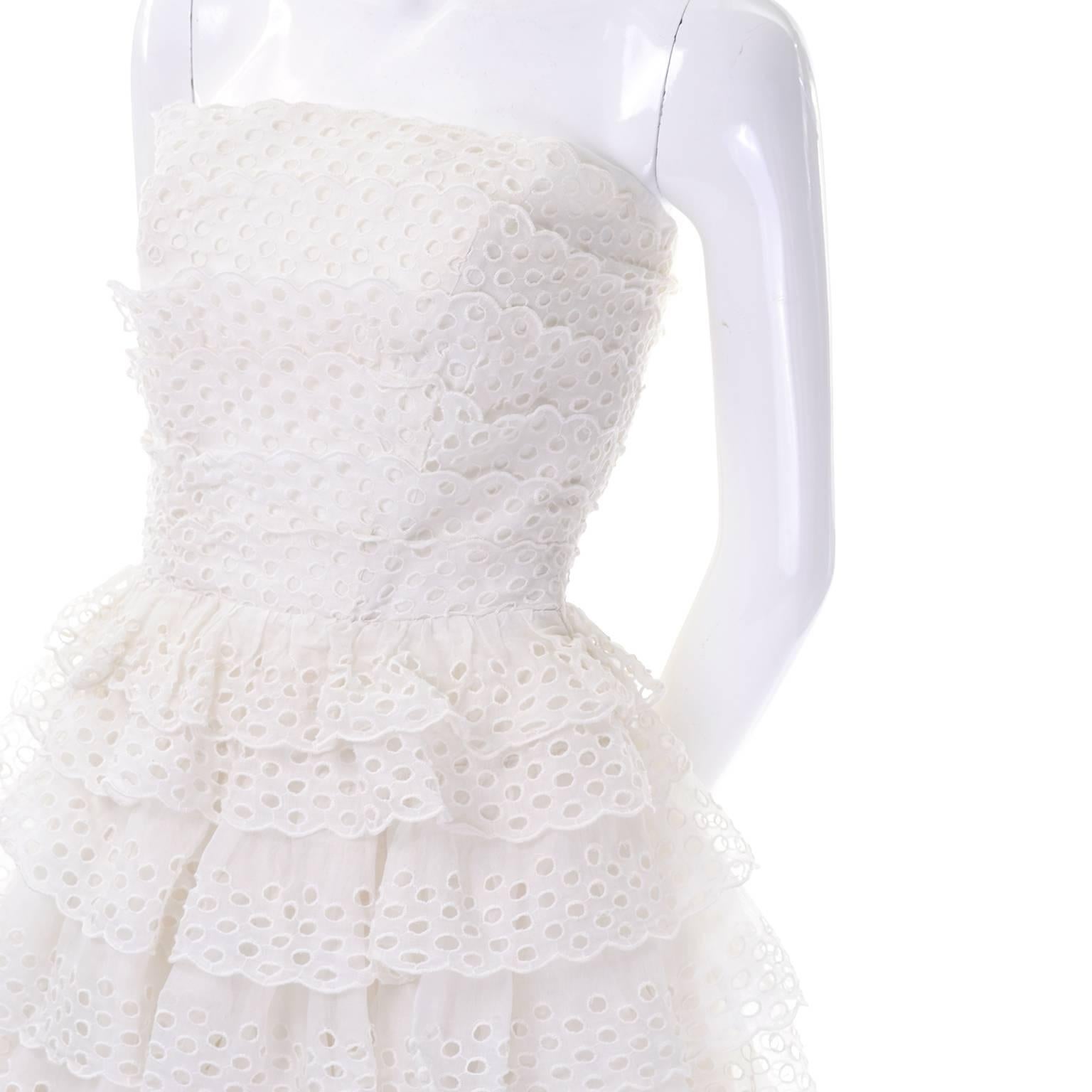 Weißes gerafftes trägerloses Vintage-Kleid von Suzy Perette mit Ösen 2/4 (Grau)