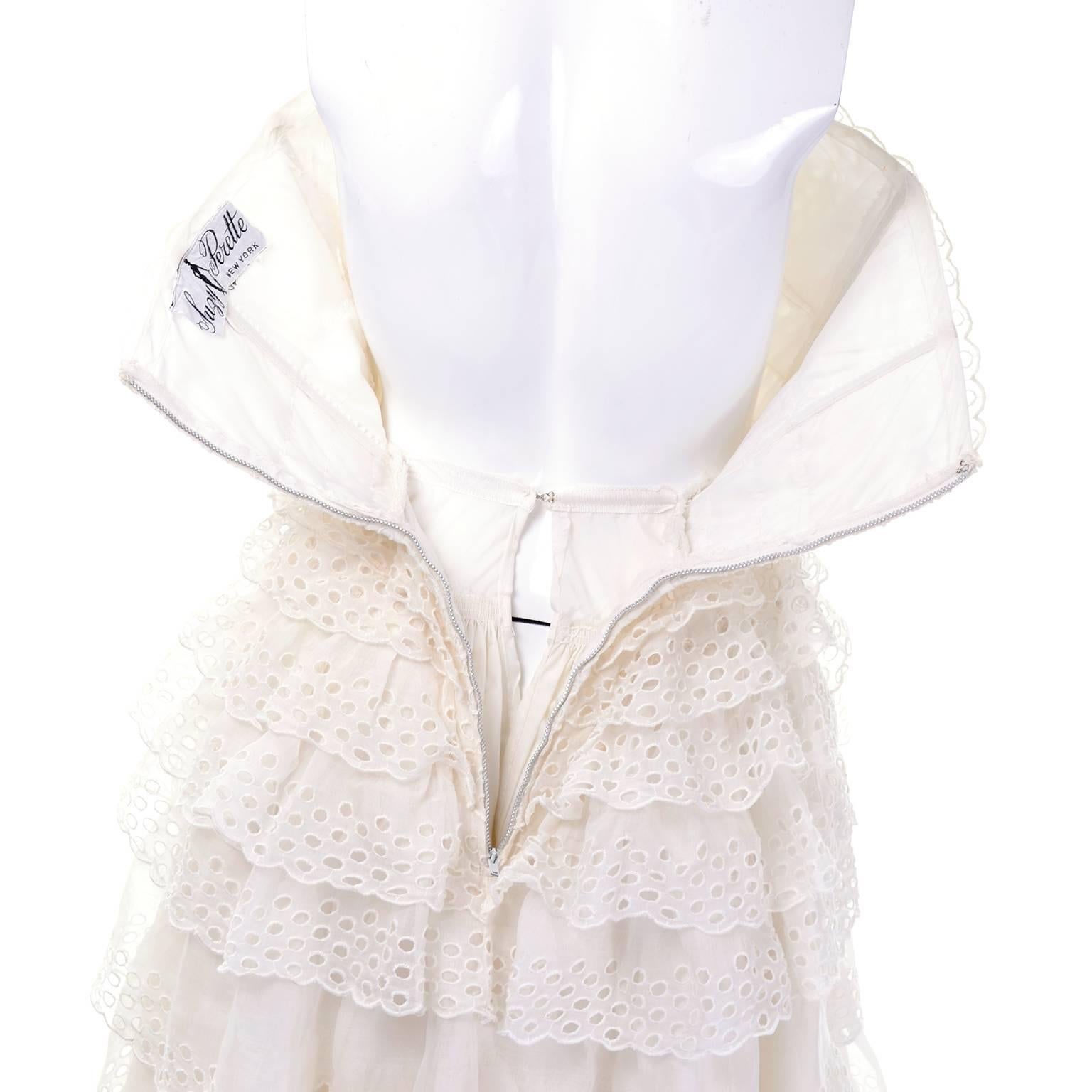 Weißes gerafftes trägerloses Vintage-Kleid von Suzy Perette mit Ösen 2/4 1