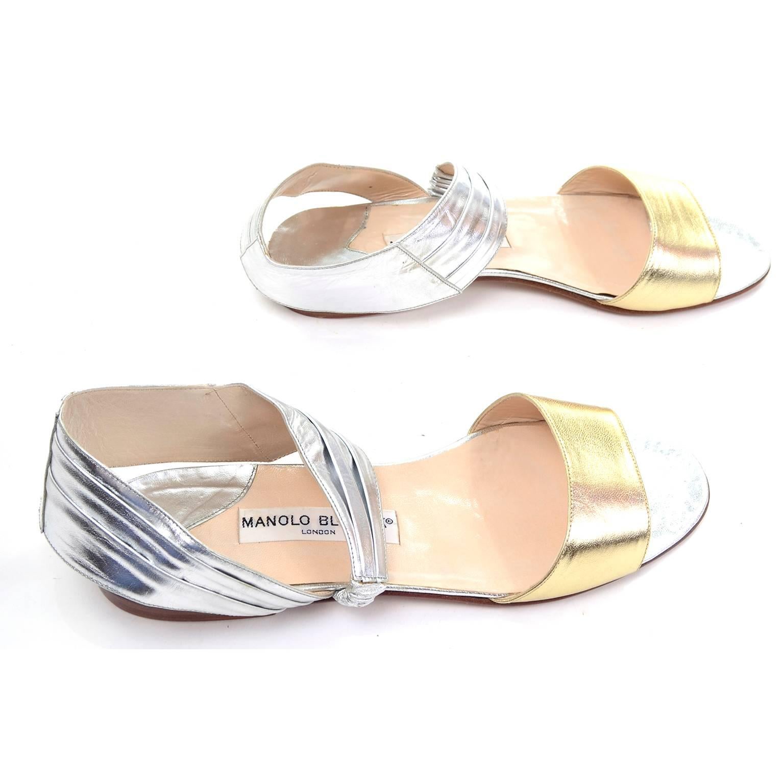 Neu Vintage Manolo Blahnik London Schuhe Gold Silber Metallic Sandalen 38,5 (Beige) im Angebot