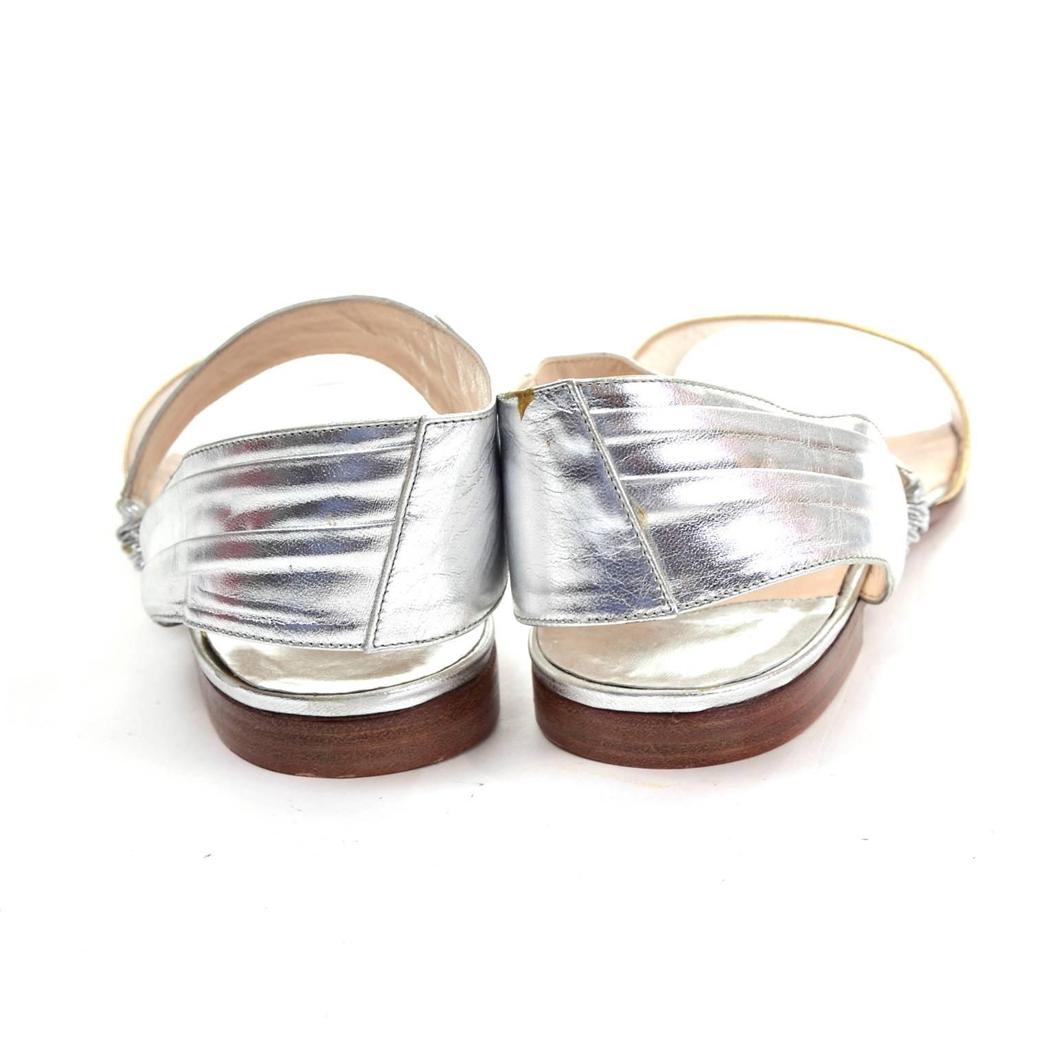 Neu Vintage Manolo Blahnik London Schuhe Gold Silber Metallic Sandalen 38,5 im Zustand „Neu“ im Angebot in Portland, OR