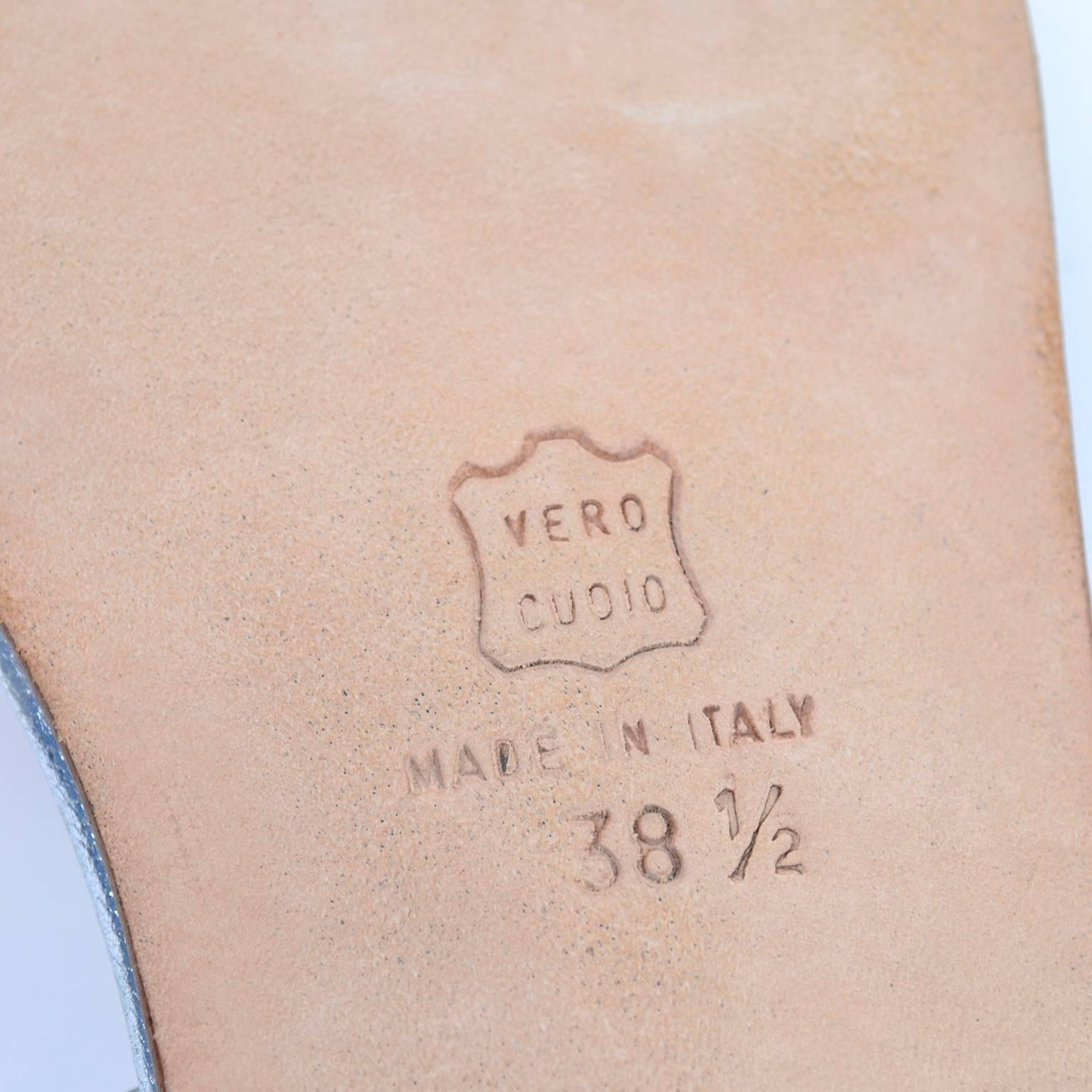 Chaussures vintage Manolo Blahnik London neuves dorées et argentées métalliques 38,5 Pour femmes en vente
