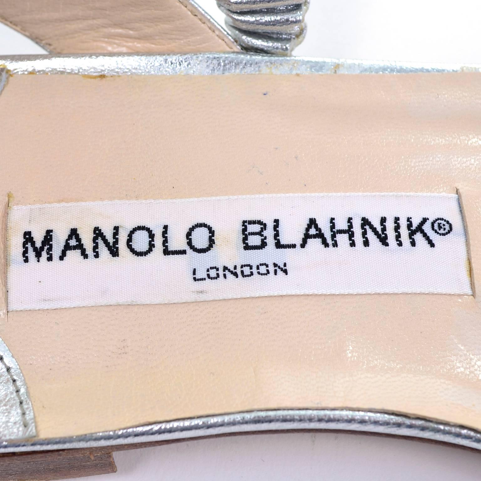 Beige New Vintage Manolo Blahnik London Shoes Gold Silver Metallic Sandals 38.5 For Sale