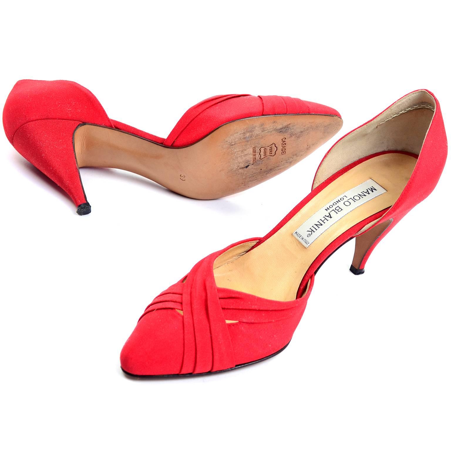 Manolo Blahnik London Vintage Red Shoes Heels 8.5 In Excellent Condition In Portland, OR