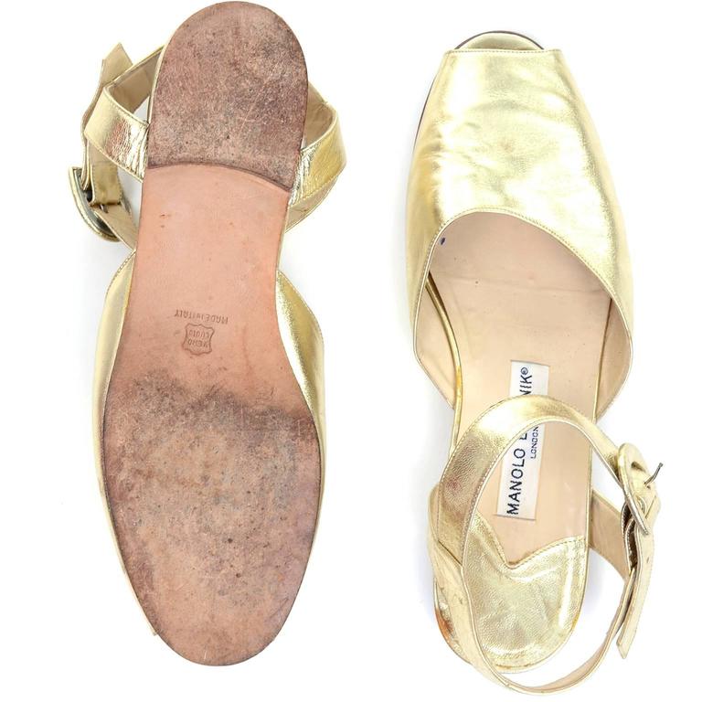 Manolo Blahnik London Shoes Gold Peep Toe Flats Sandals Size 38 at 1stDibs