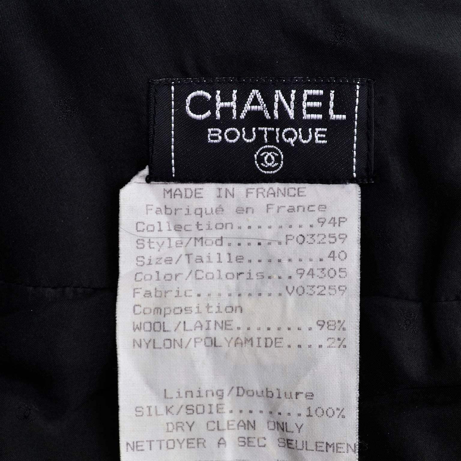Chanel Anzug 1994 Runway Schwarz Boucle Vintage Rock und Jacke mit CC-Knöpfen 6