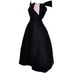 Rare Vintage Nettie Rosenstein Robe noire avec bordure en soie rose