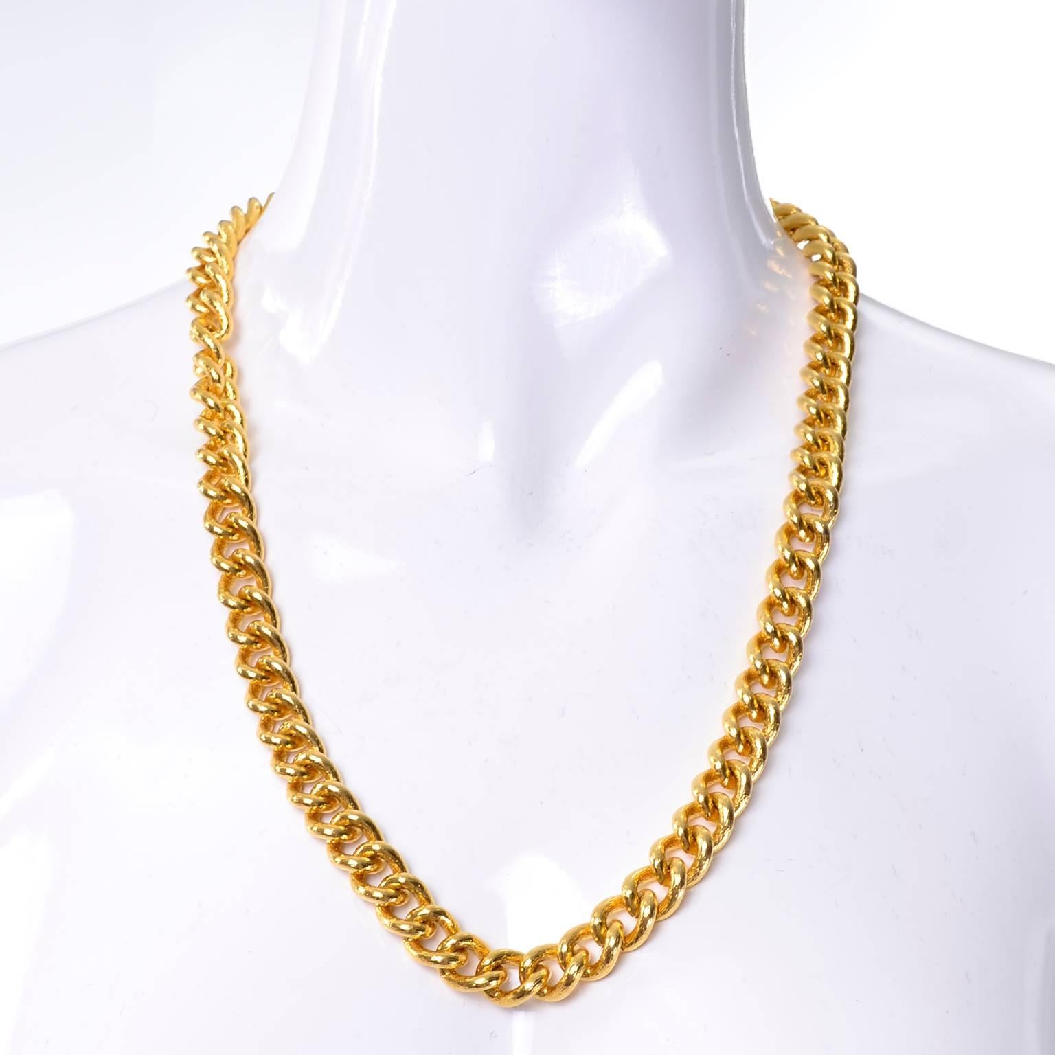 This is a gorgoues vintage 1980's Givenchy heavy gold link chain necklace. This great necklace measures 24