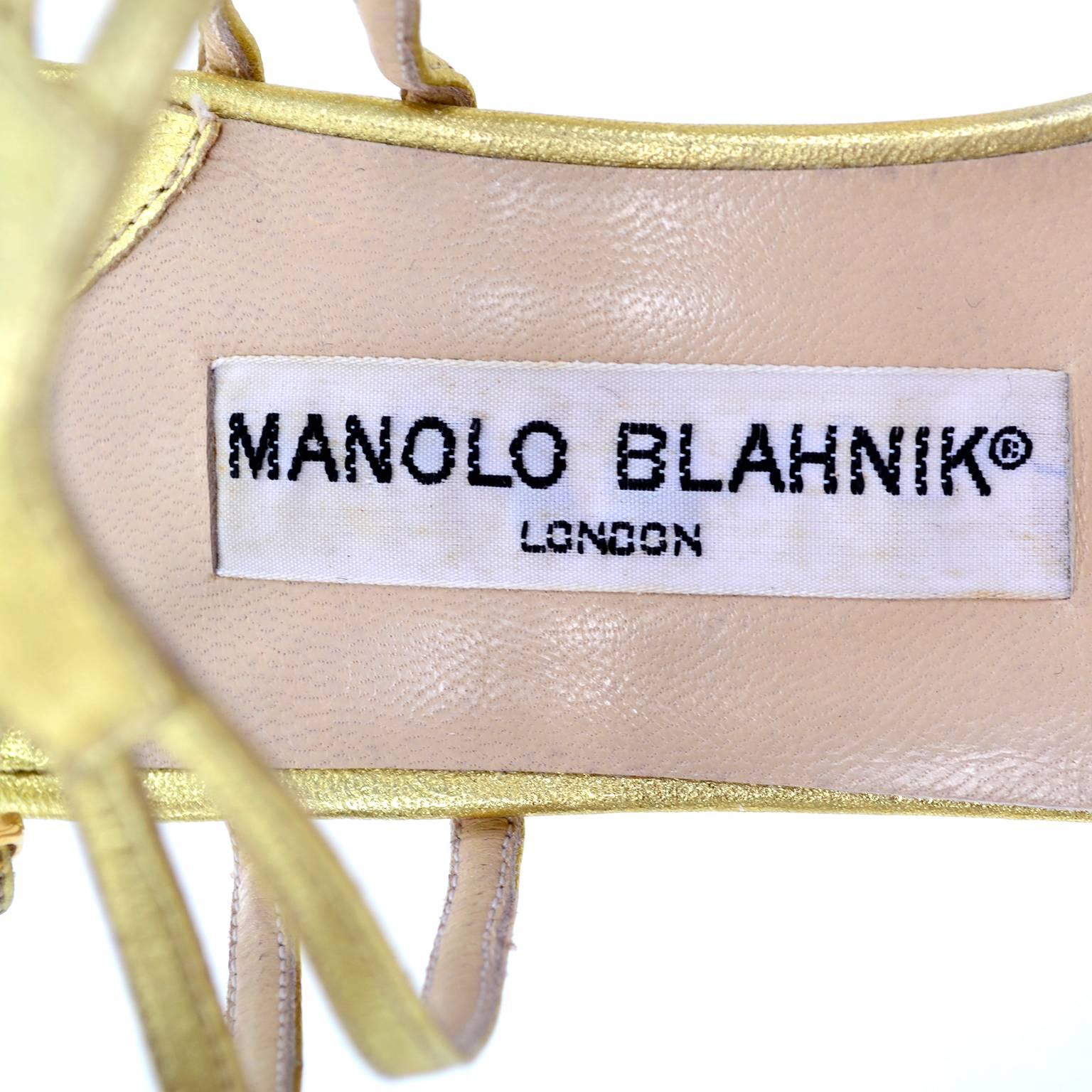 Manolo Blahnik London Shoes Rare Vintage Gold Metallic Strappy Heels 39 des années 1980 en vente 2