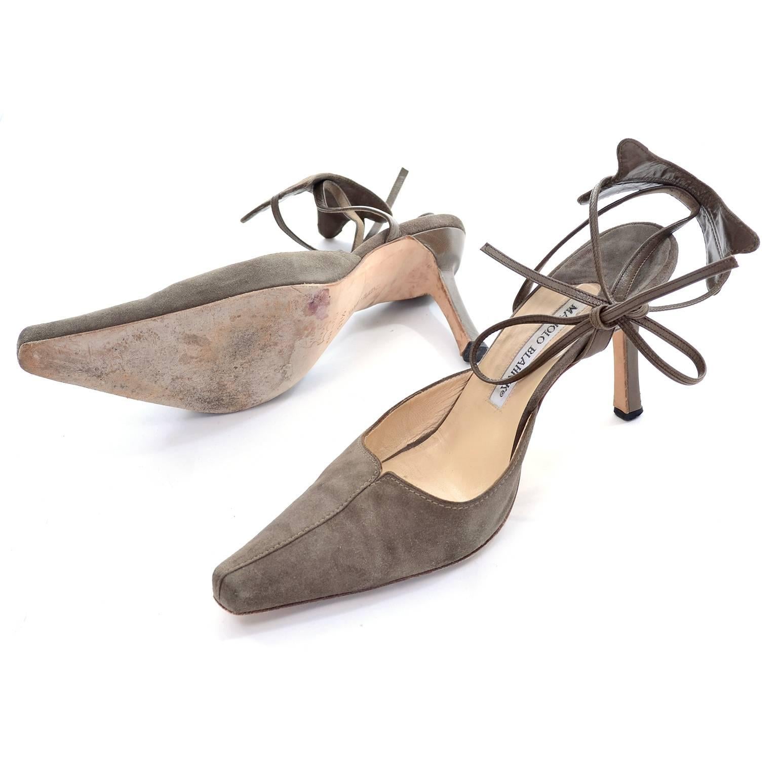 Manolo Blahnik - Chaussures vintage en daim avec brides de cheville en cuir, taille 37,5 en vente 1