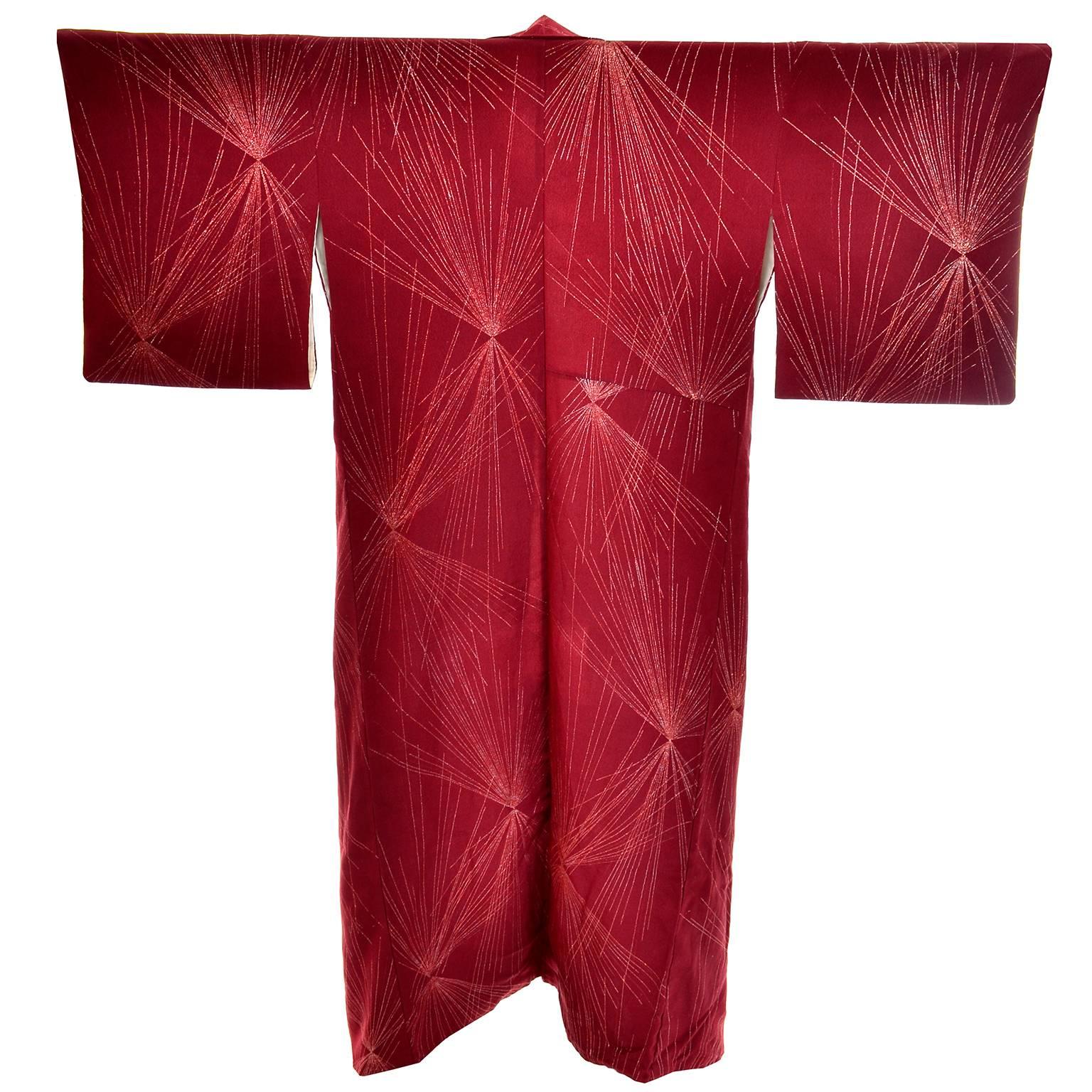 Kimono vintage en soie bourgogne rouille avec broderie métallique dorée pour l'automne