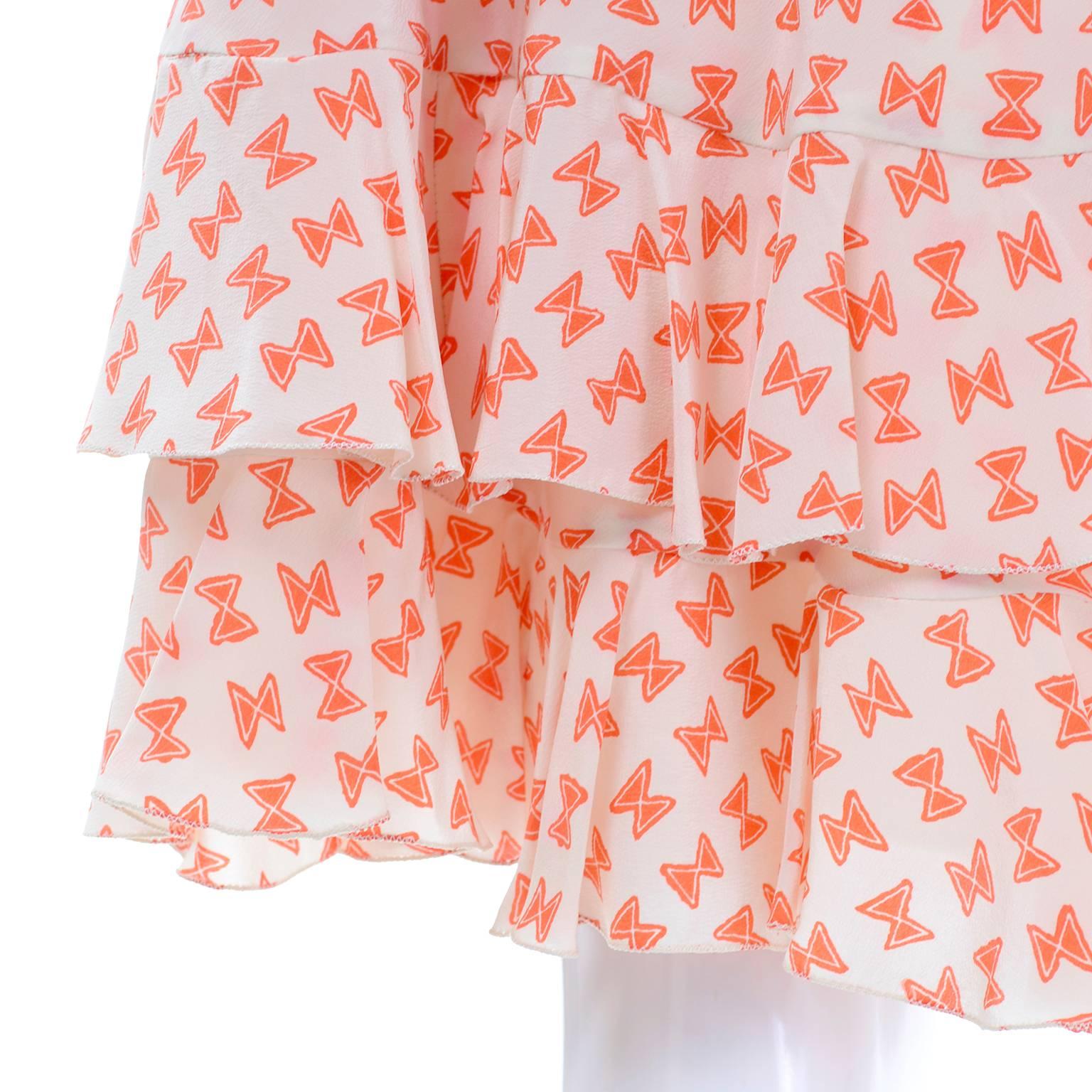 Rose Robe couture vintage avec imprimé nœud de soie orange et blanc et ourlet à volants taille 2 en vente