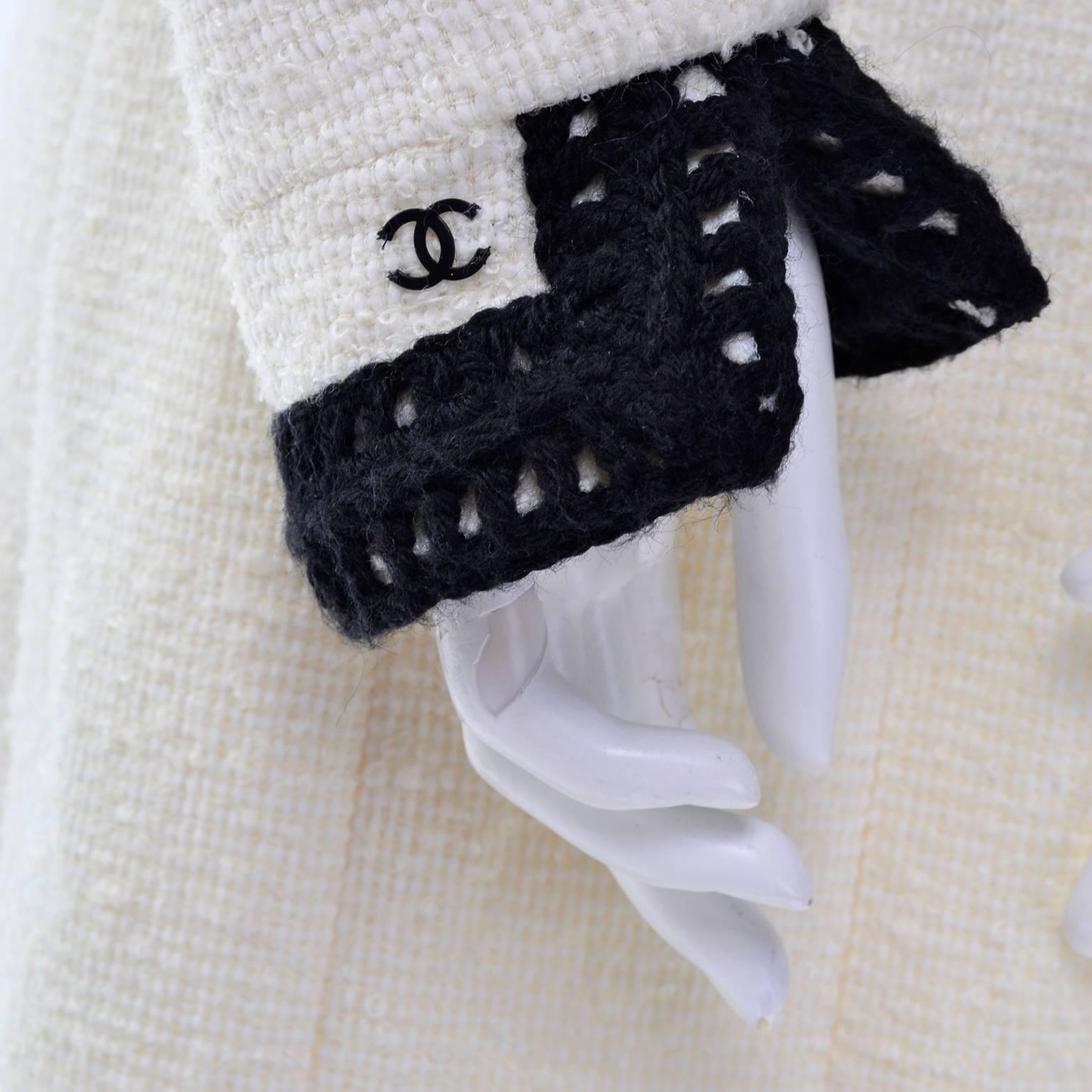 Women's Chanel 2000 Documented White Tweed Coat Black Trim Kyoto Costume Institute 8/10