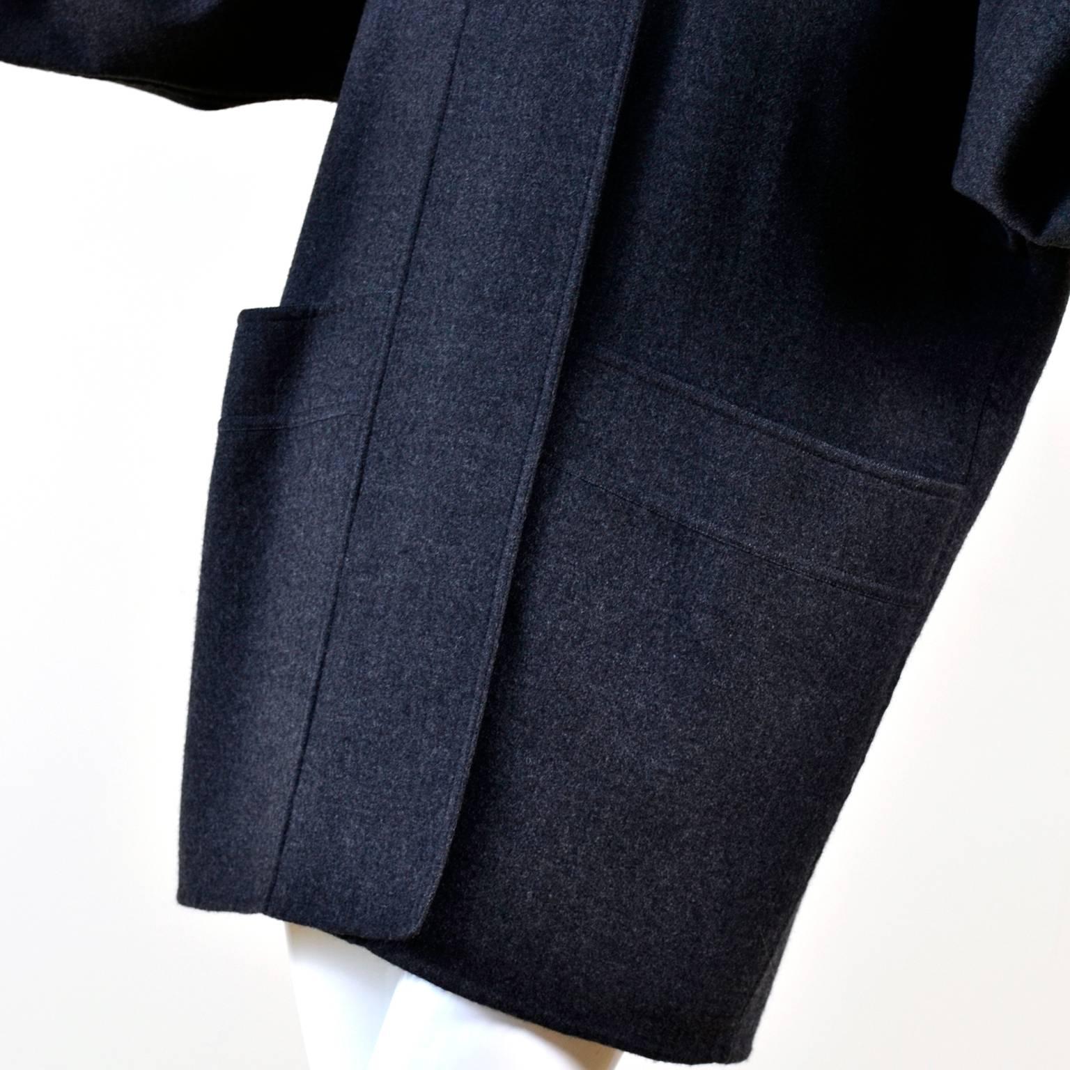 Vintage Salvatore Ferragamo Mantel in Übergröße aus grauer Wolljacke mit Taschen, 1980er Jahre im Angebot 2