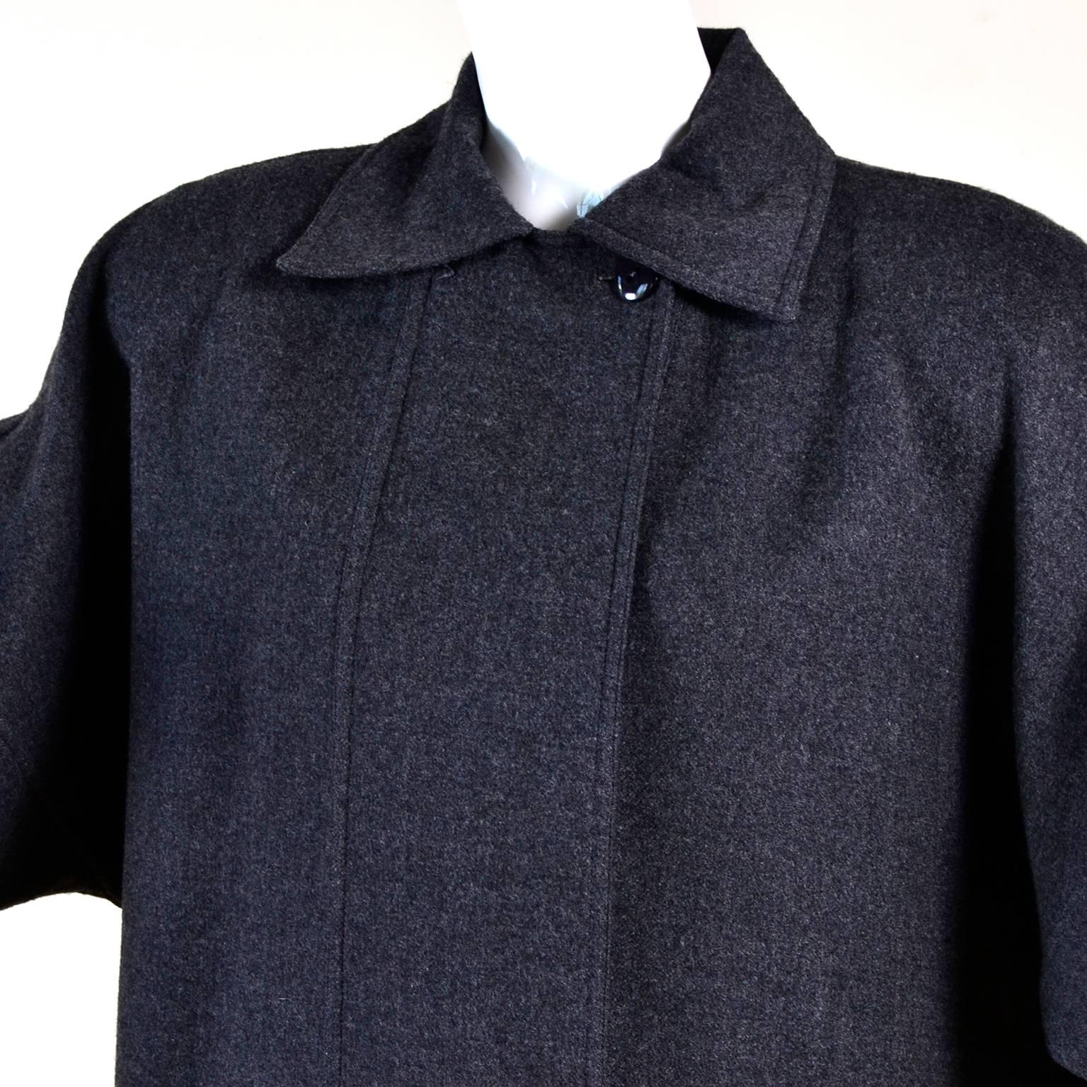 Vintage Salvatore Ferragamo Mantel in Übergröße aus grauer Wolljacke mit Taschen, 1980er Jahre im Angebot 1
