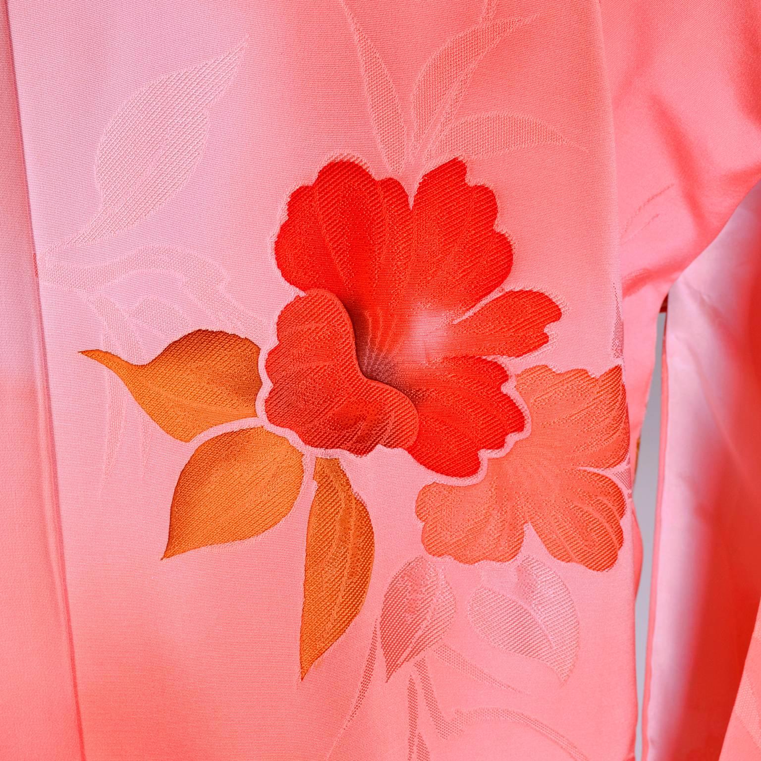 Women's 1930s Haori Vintage Kimono in Peach Silk With Orange Hibiscus Flowers