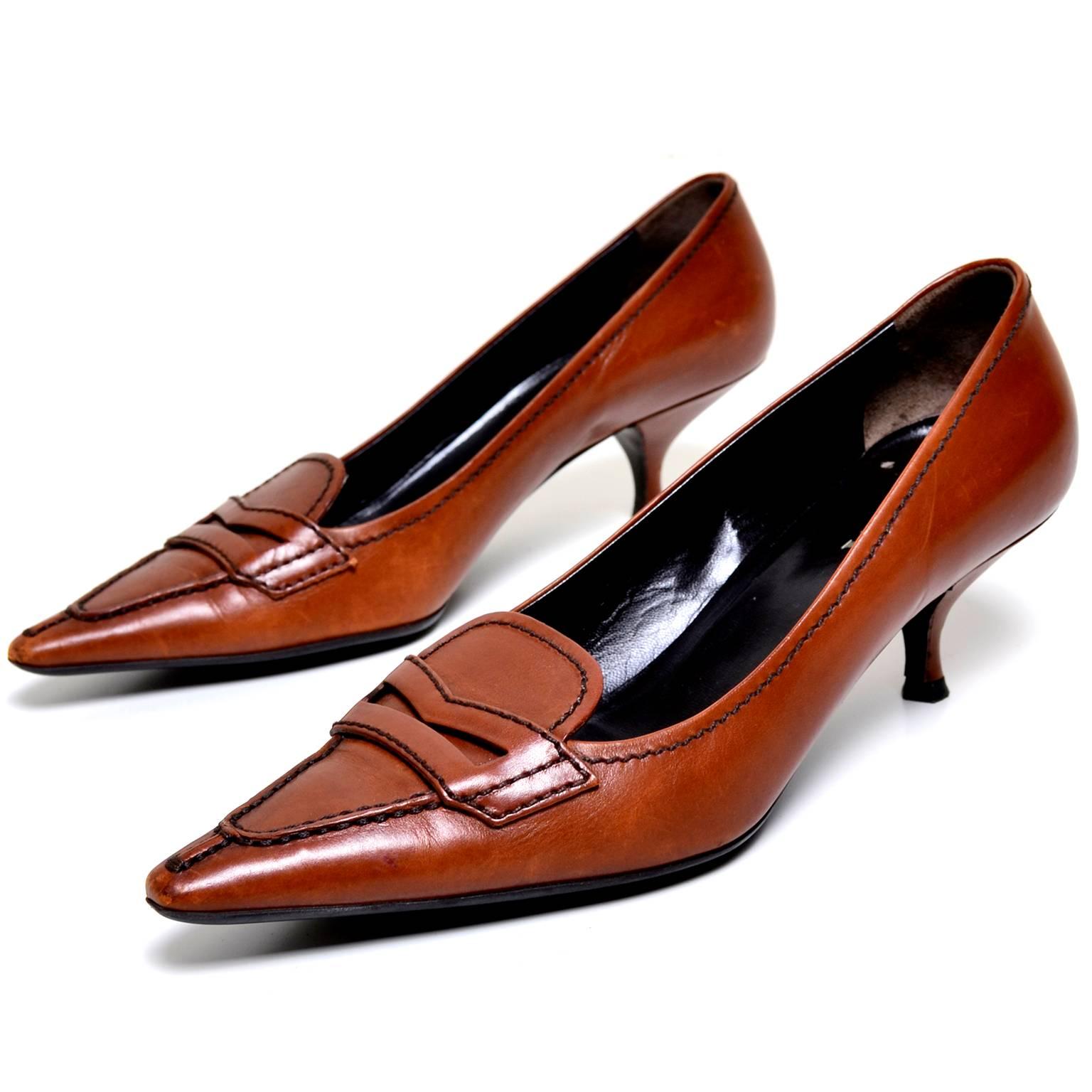 Cognac kitten heels top