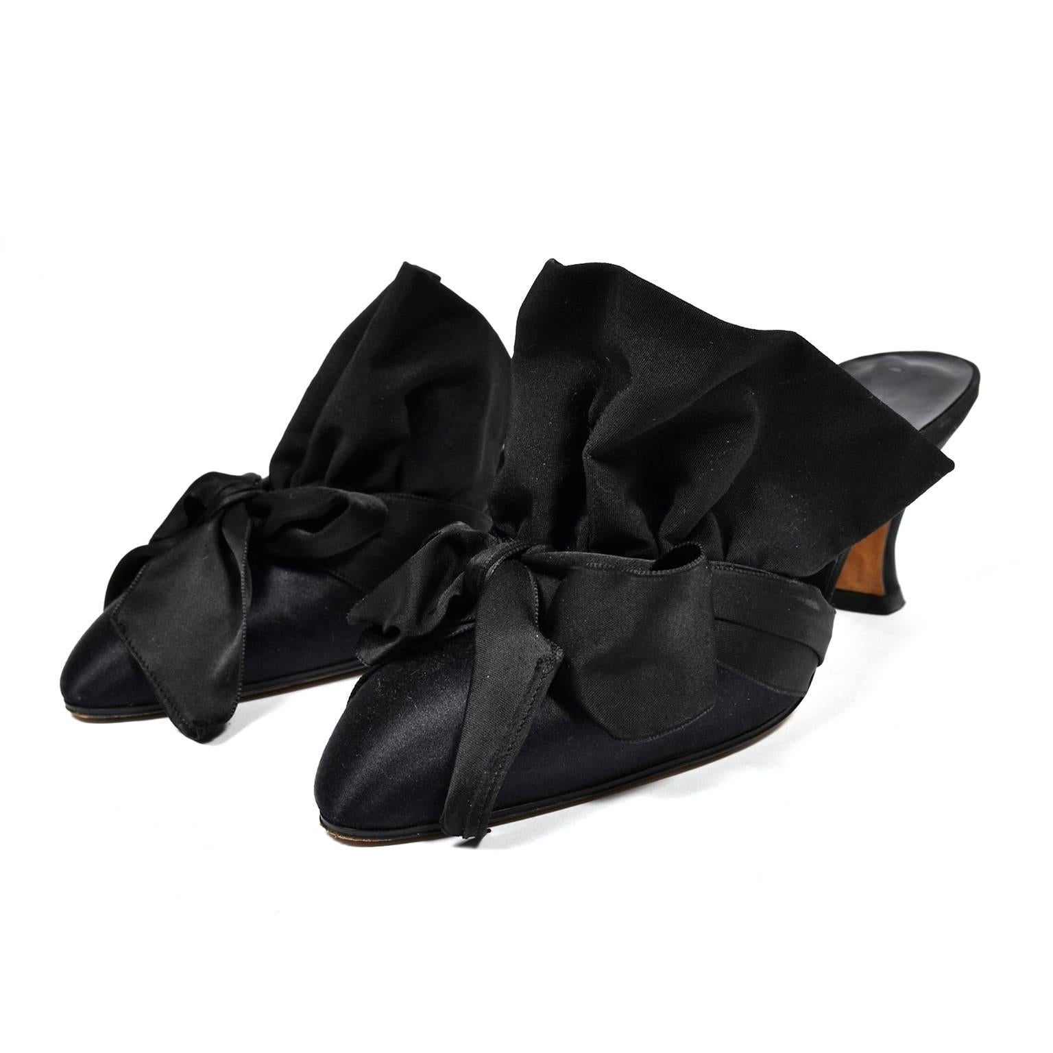 Manolo Blahnik Rare Vintage Black Ruffled Satin Bow Shoes Mules Size 39.5 In Excellent Condition In Portland, OR