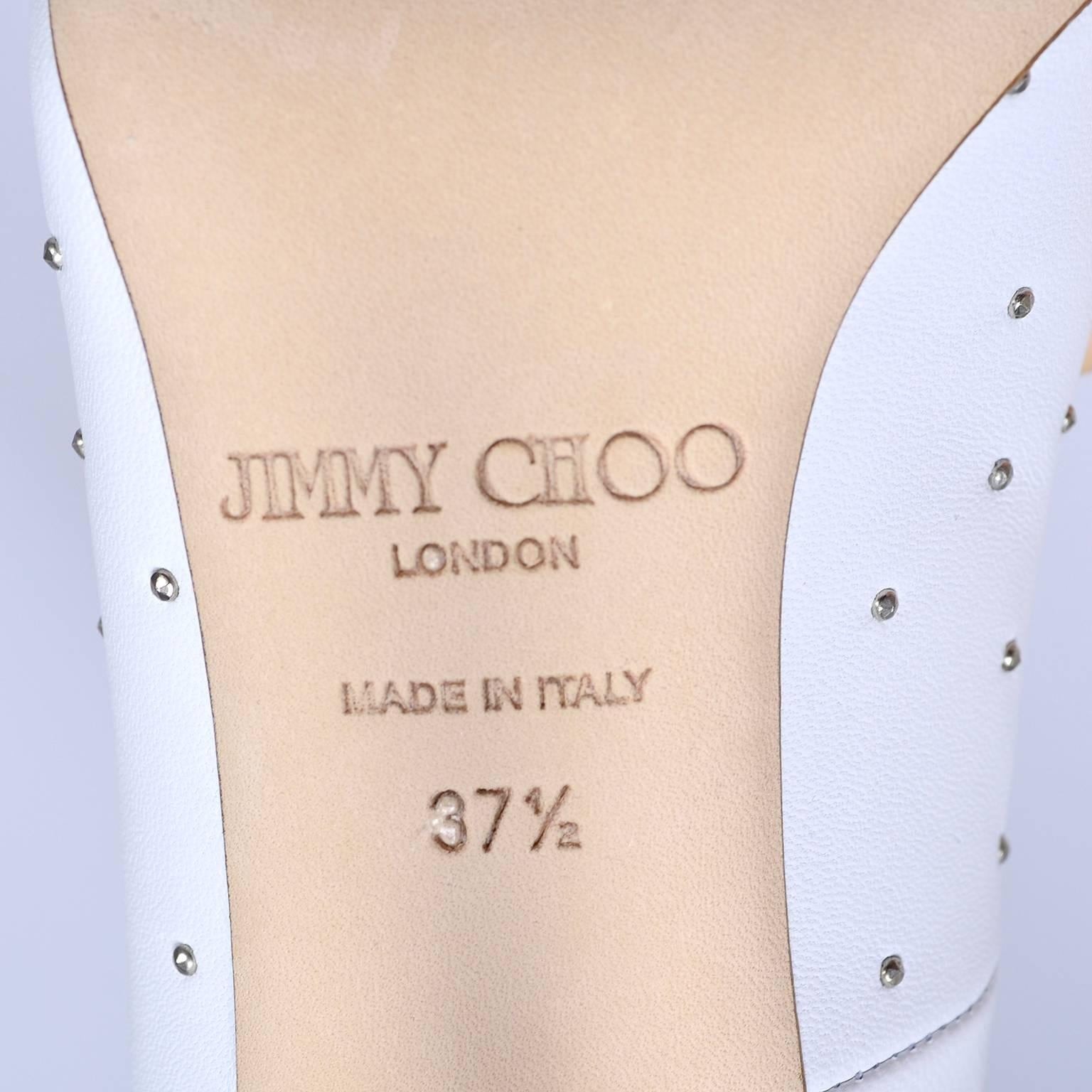 Jimmy Choo Abel Weiße Lederschuhe mit silbernen Nieten Ungetragen Größe 37,5 im Zustand „Neu“ im Angebot in Portland, OR