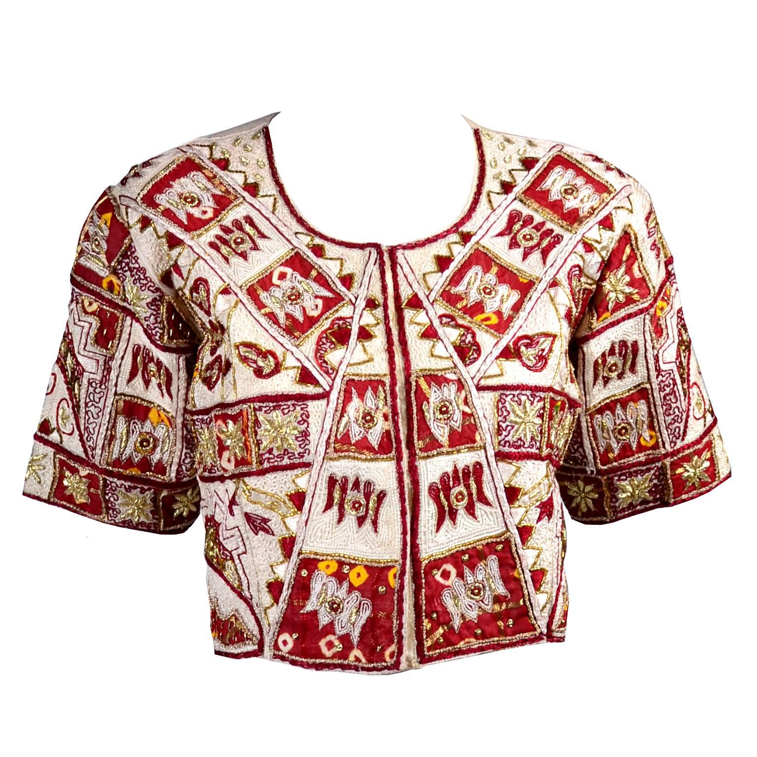 Vintage Choli or Saree Blouse in Maroon and Ivory Silk Gold Metallic Embroidery  In Excellent Condition In Portland, OR