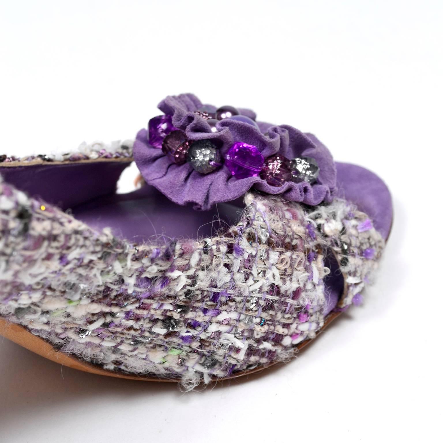 Vintage Open Toe Moschino Purple Tweed Shoes with Beaded Bows Rosettes Size 37 In Good Condition For Sale In Portland, OR