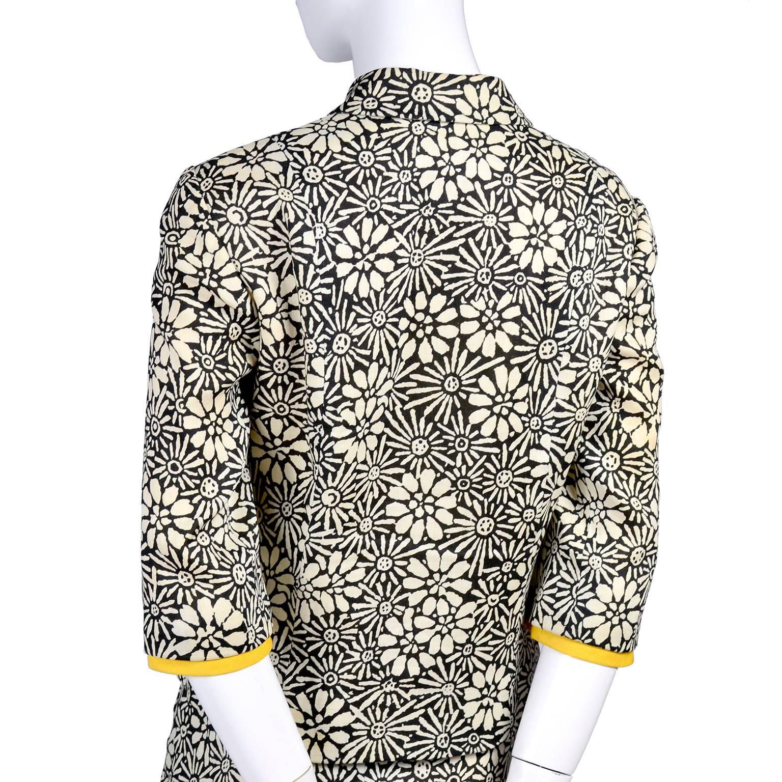 Bullocks Wilshire 1960s Skirt Suit in Floral Linen Print W Marigold Yellow Trim In Good Condition In Portland, OR